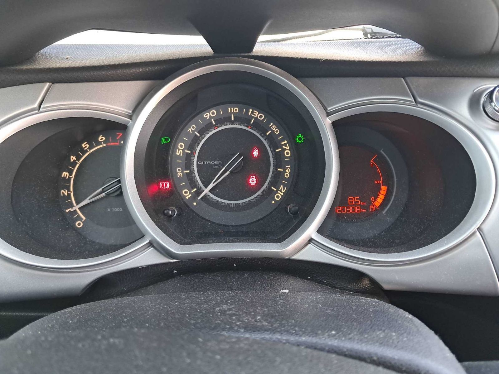 Citroën C3, 1.4 i, ČR,1.maj, Klima - fotka 3