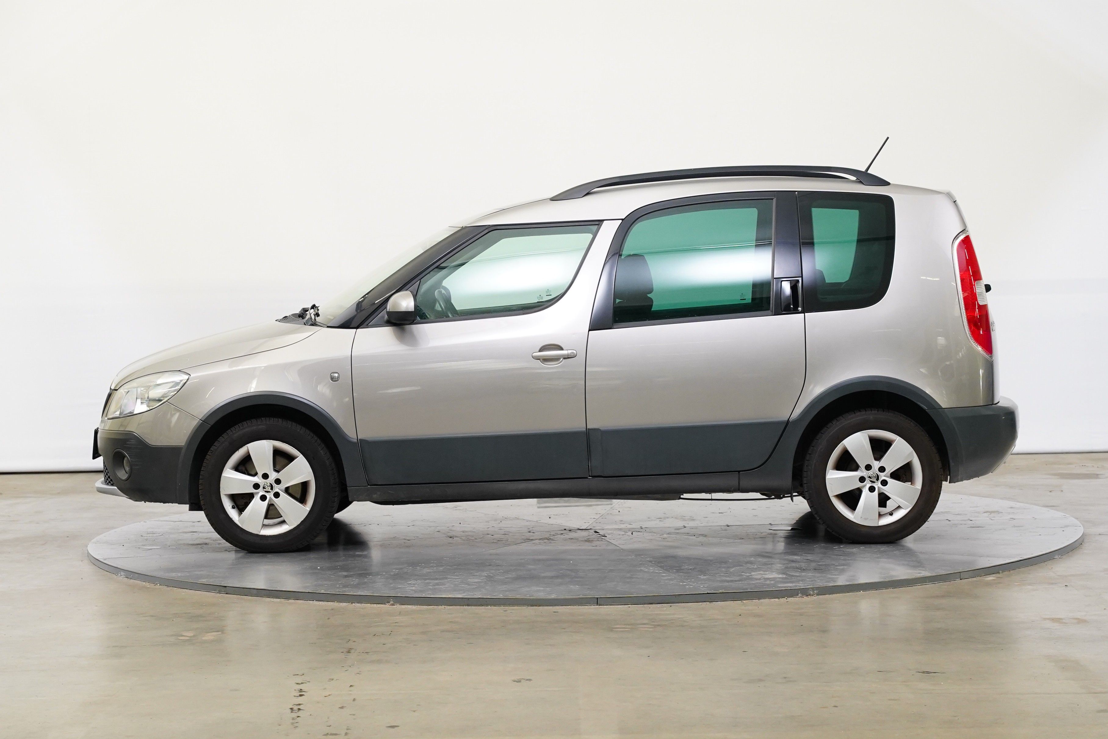 Škoda Roomster, 1.6 TDI 66 kW Elegance - fotka 3