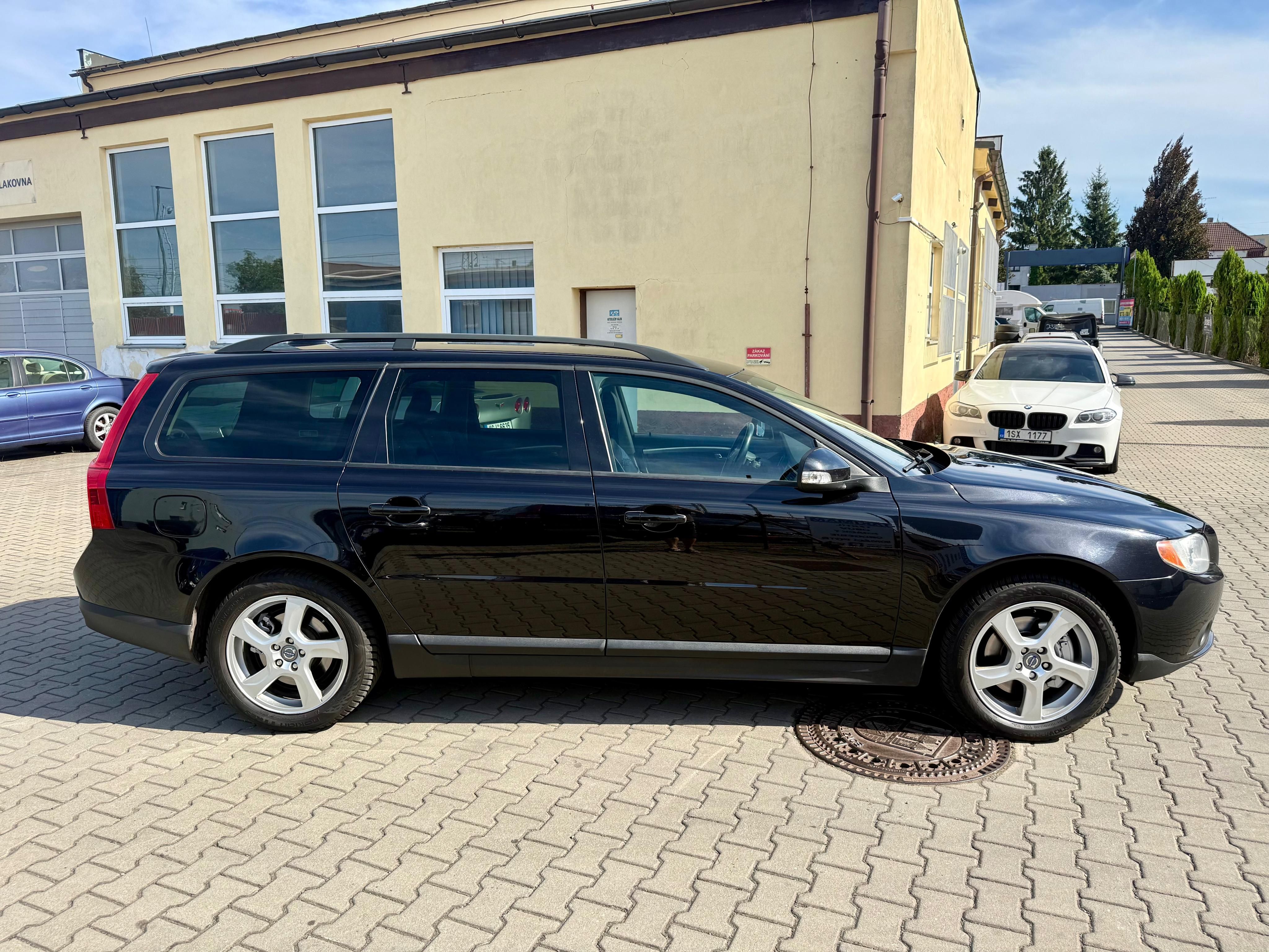 Volvo V70, 2.4 D5 136KW momentum - fotka 3
