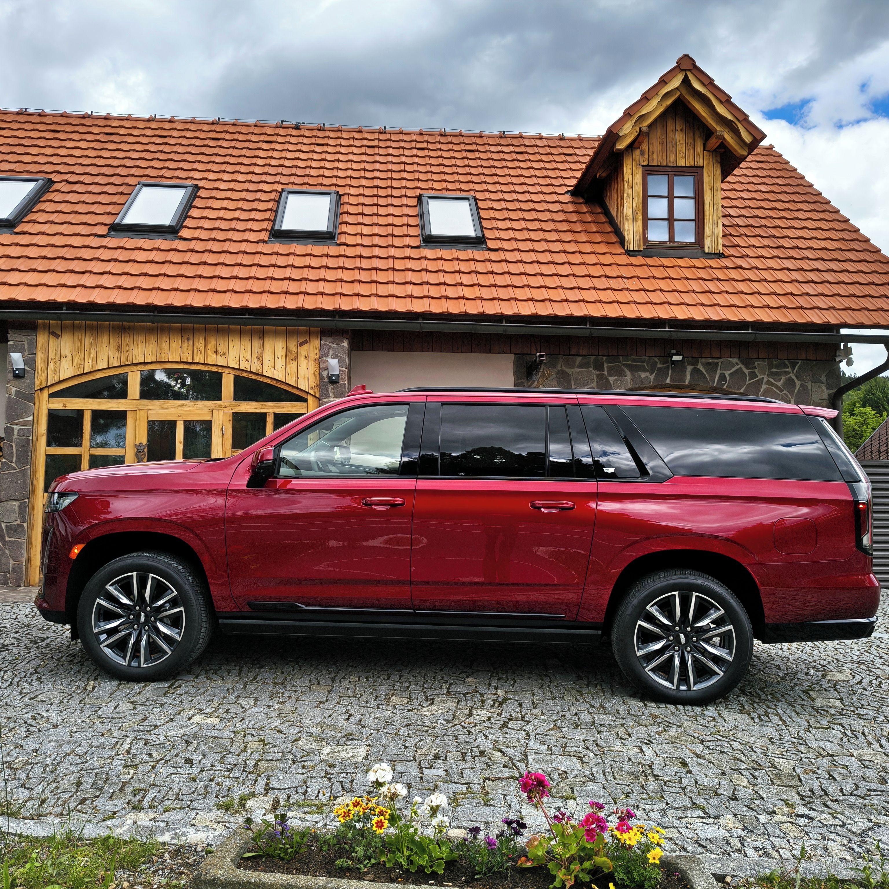 Cadillac Escalade, 6.2 V8 AWD ESV SPORT PLATINUM - fotka 2