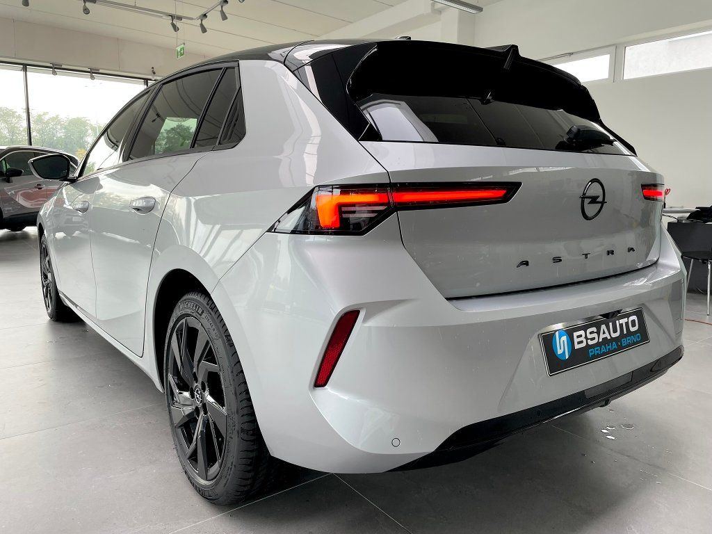 Opel Astra, GS Line 1,6Turbo PHEV AT8 - fotka 3