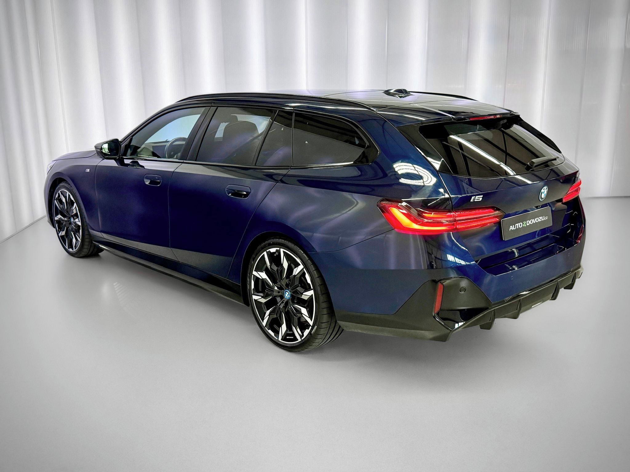 BMW i5, M60 xDrive - fotka 5