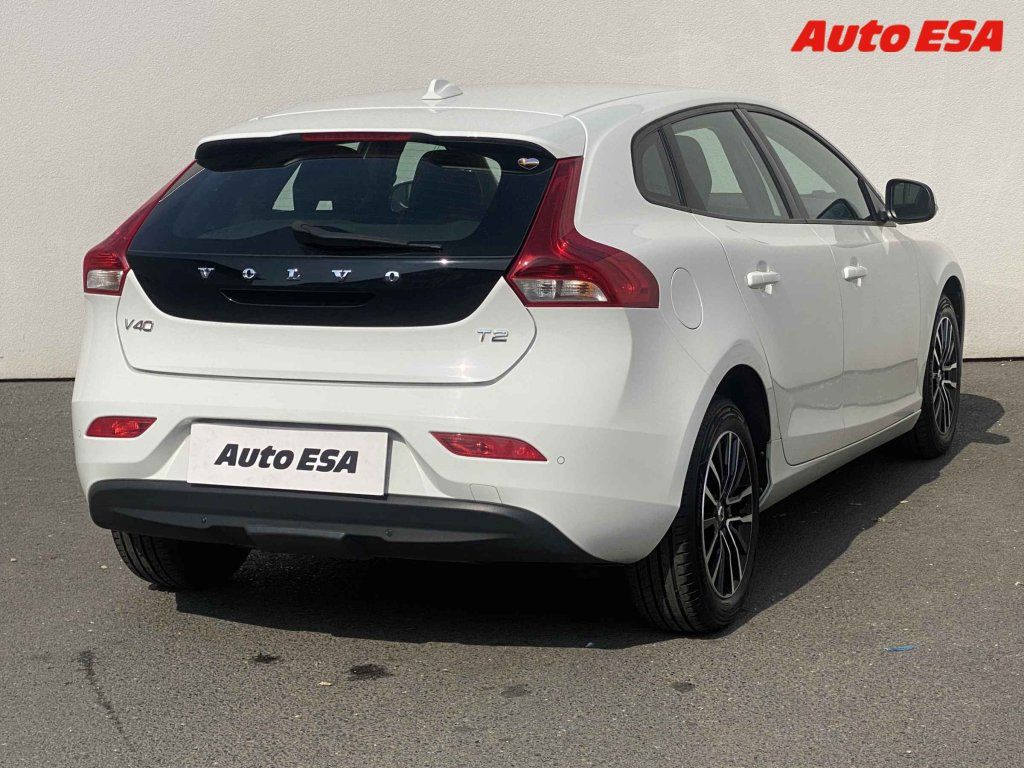 Volvo V40, 2.0i Momentum - fotka 4