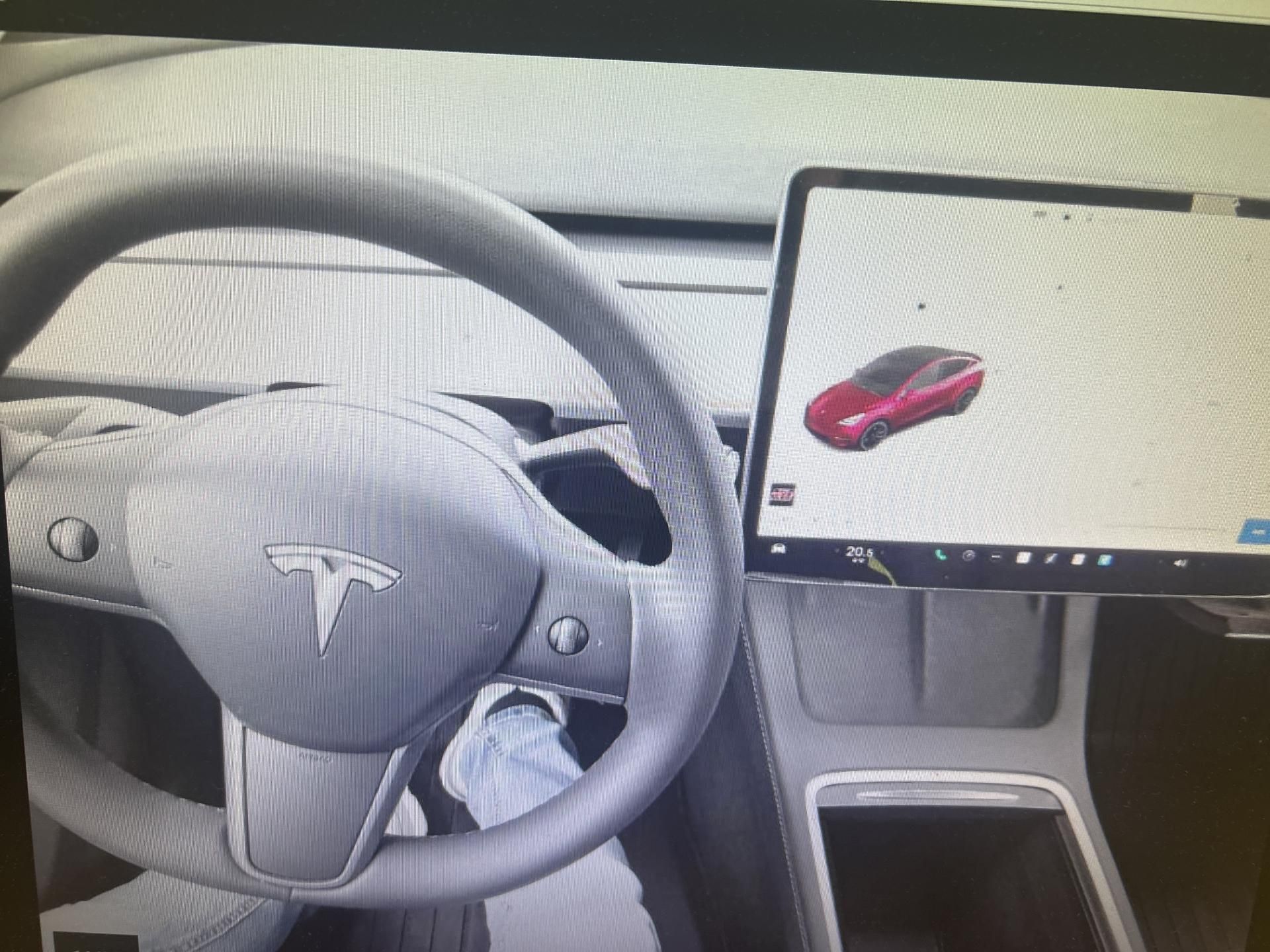 Tesla Model Y, PERFORMANCE 393kw 21ALU 94,7% - fotka 3