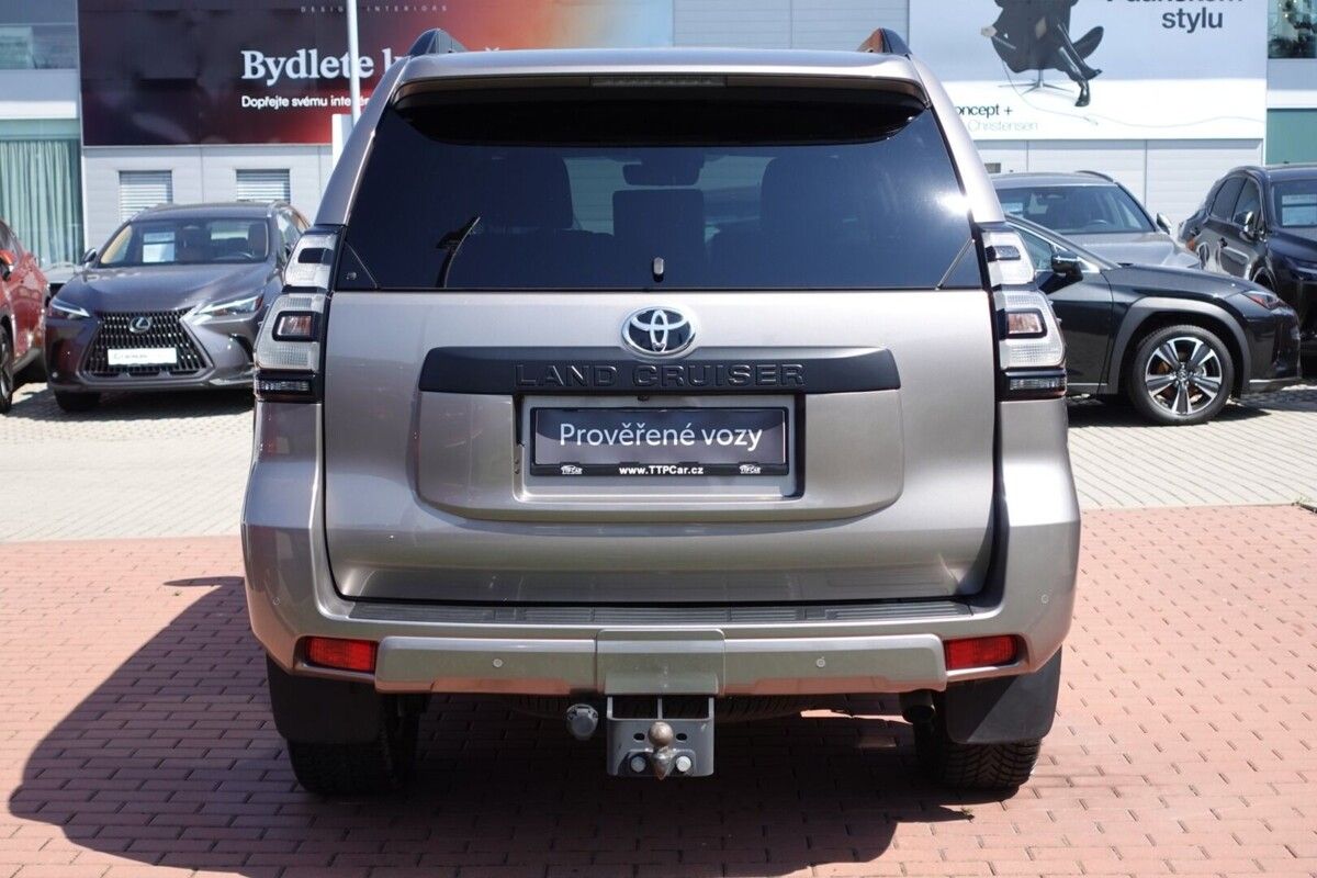 Toyota Land Cruiser, 2,8D-4D 150kW A/T Executive 7m - fotka 5