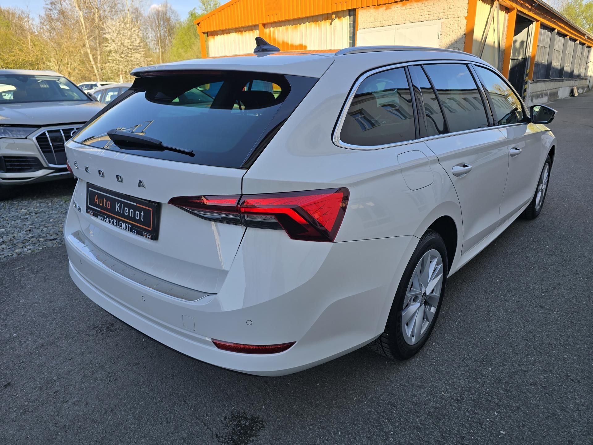 Škoda Octavia, 2,0TDI DSG STYLE 1.Maj. ČR DPH - fotka 4