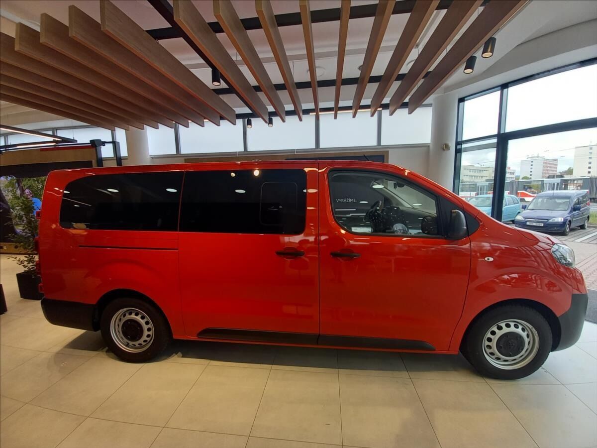 Toyota Proace Verso, 2,0 L2 Combi 2,0D 144k MT6 8S - fotka 6
