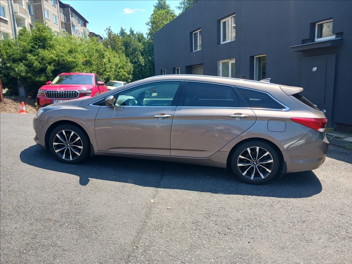 Hyundai i40, 1,6 CRDI KOMBI DCT - fotka 2