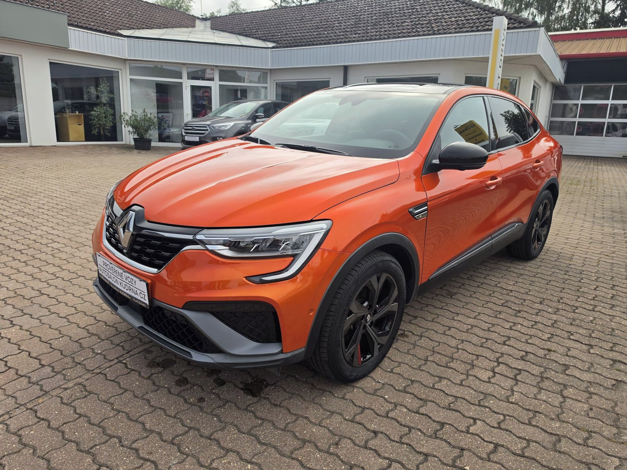 Renault Arkana, 1.6 E-Tech R.S. Line vč TZ - fotka 2