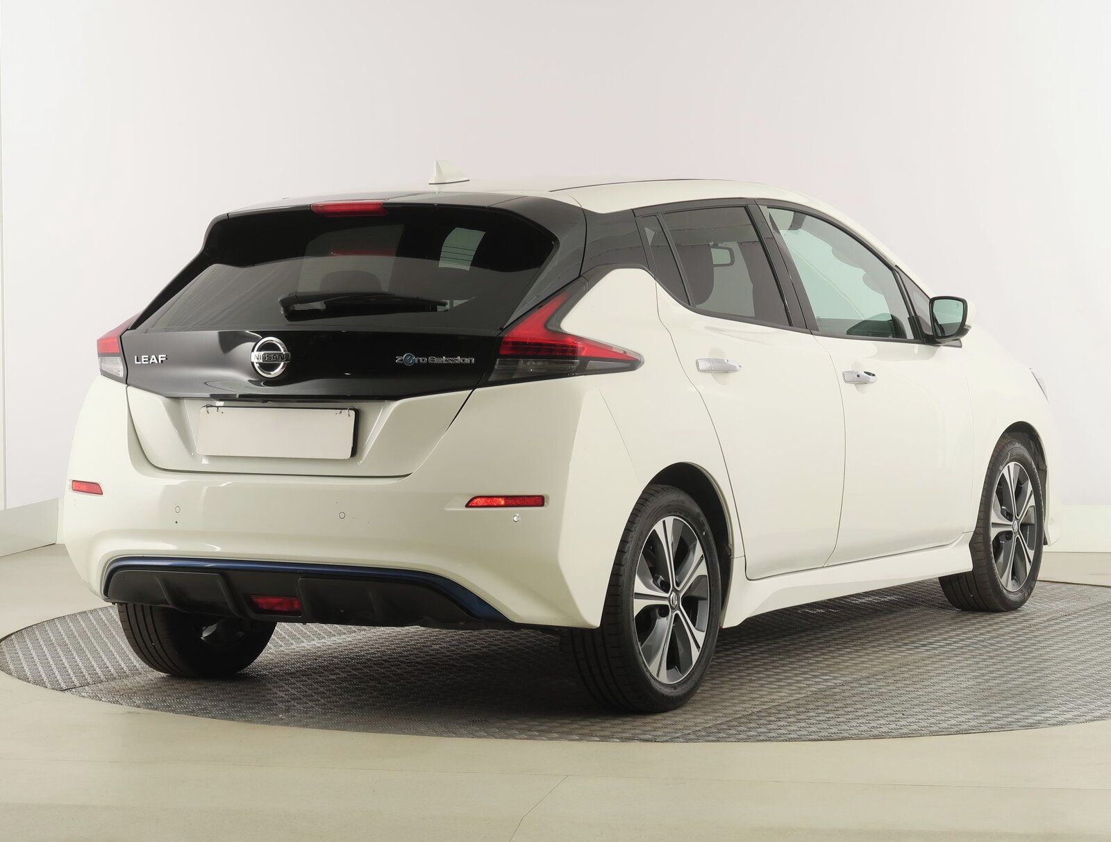 Nissan LEAF, 40 kWh, SoH 91%, Automat - fotka 5