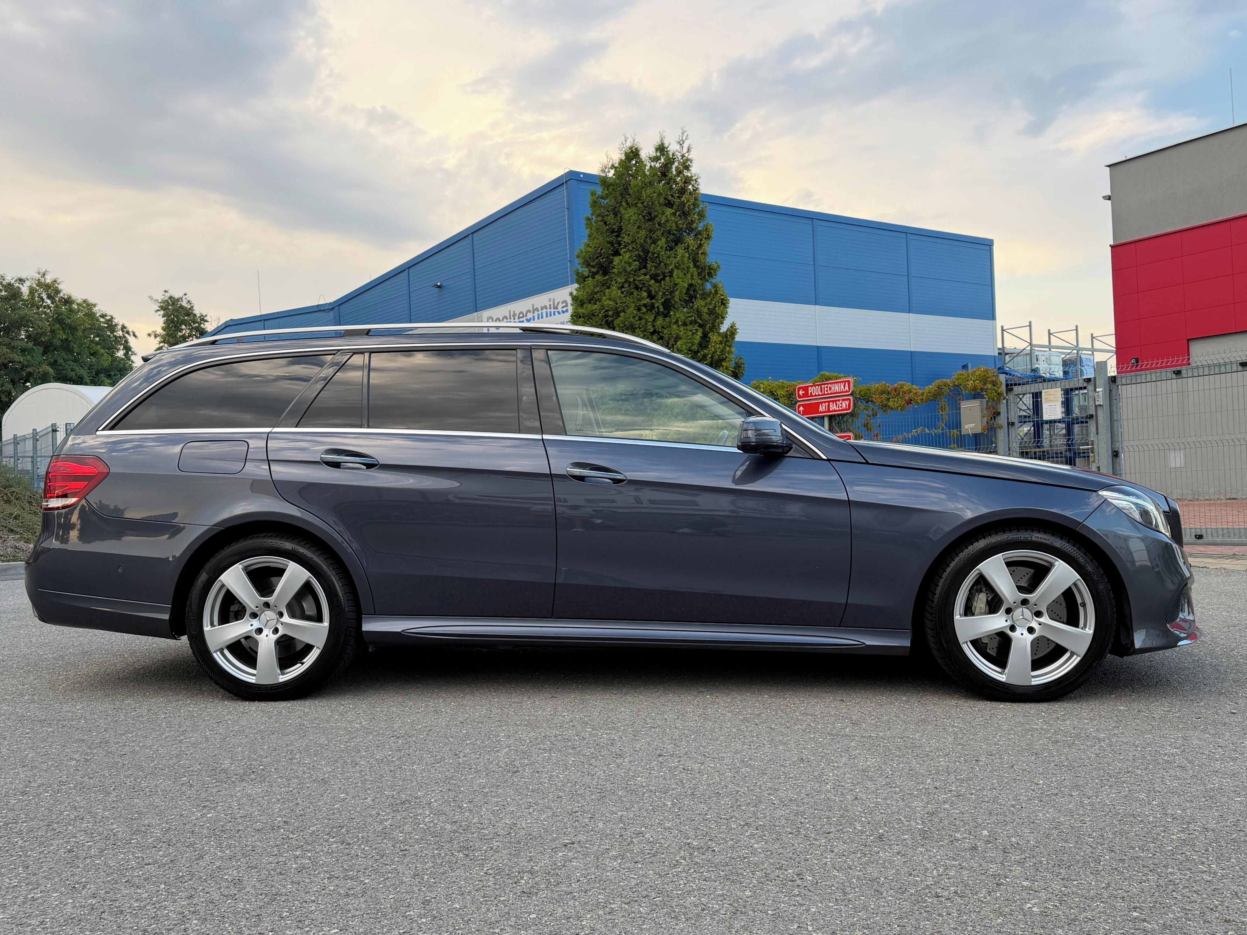 Mercedes-Benz Třídy E, E500, 4.7 V8 Biturbo,Full,AMG - fotka 4