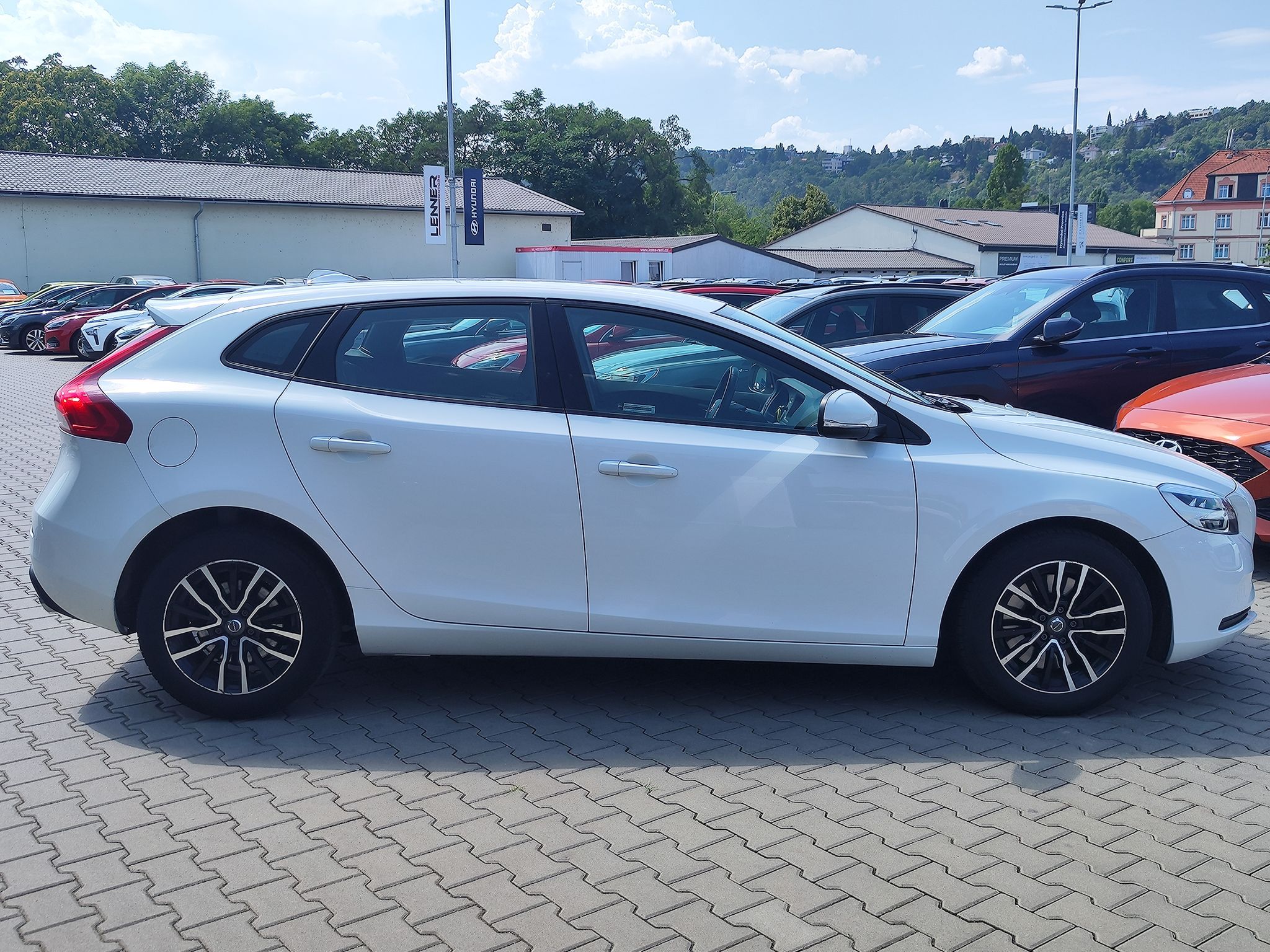 Volvo V40, 2.0 TDI/110kW - fotka 4