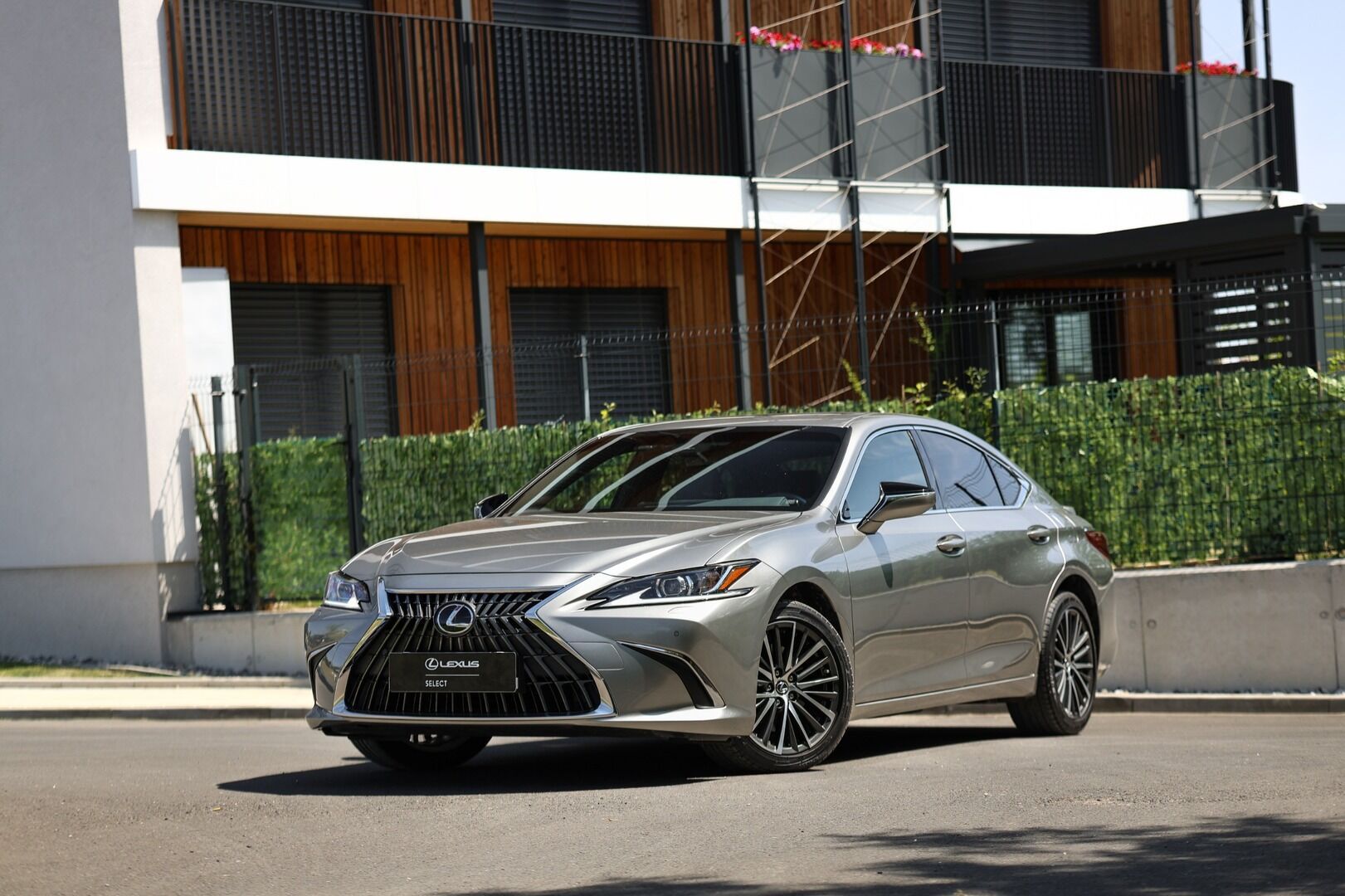 Lexus ES 300h, 300H 2,5 HEV LIMITED EDITION
