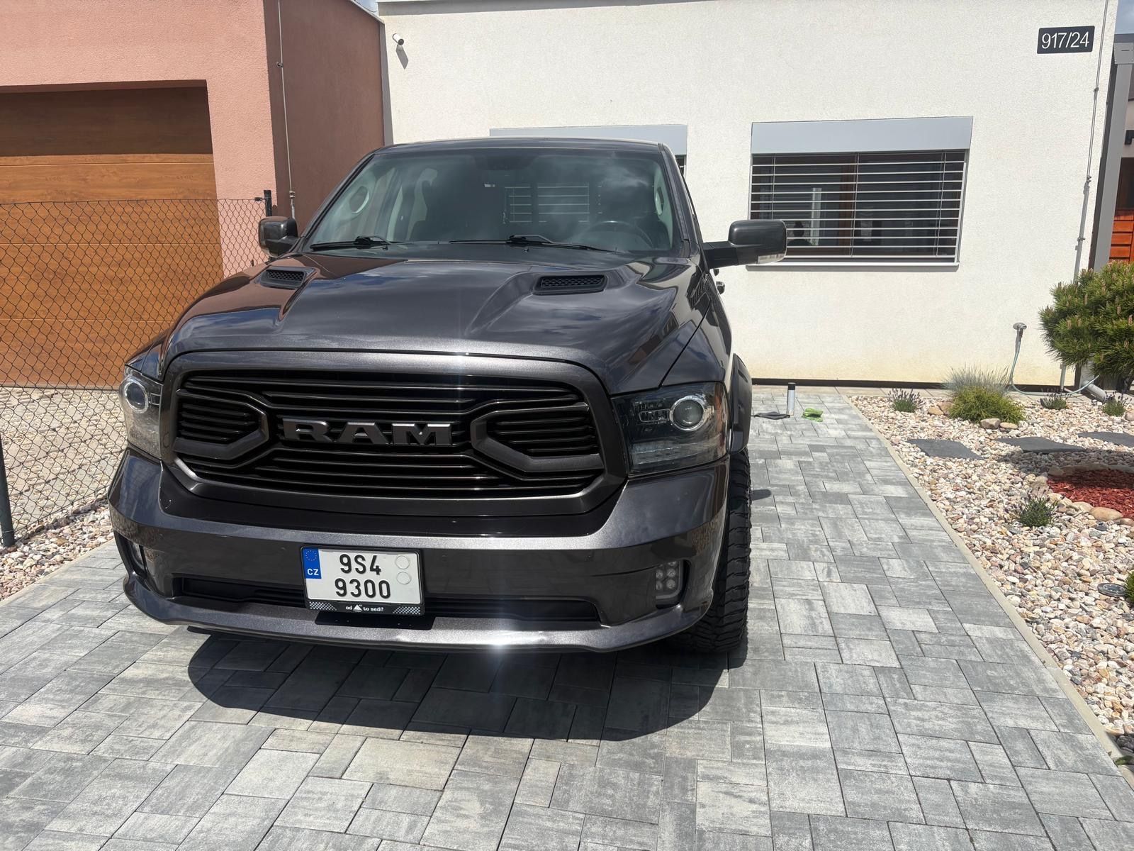 Dodge Ram, Dodge RAM 1500 5.7 HEMI Sport - fotka 3