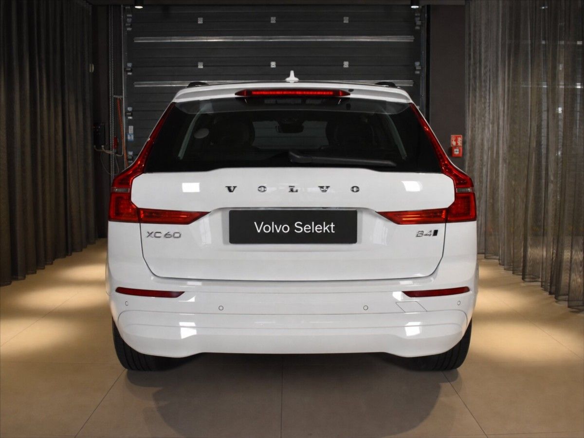 Volvo XC60, 2,0 B4 AWD CORE  Bezklíč - fotka 5