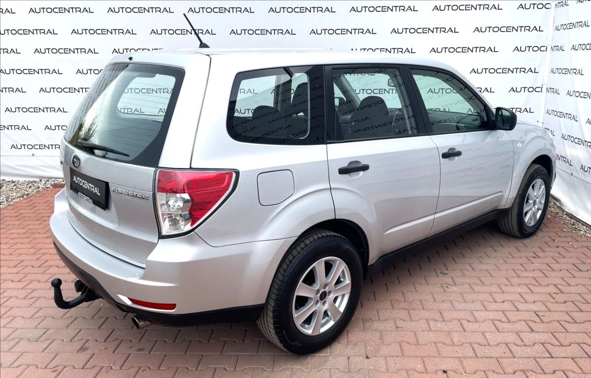 Subaru Forester, 2,0 i,110kW,AWD,serv.kn. - fotka 4