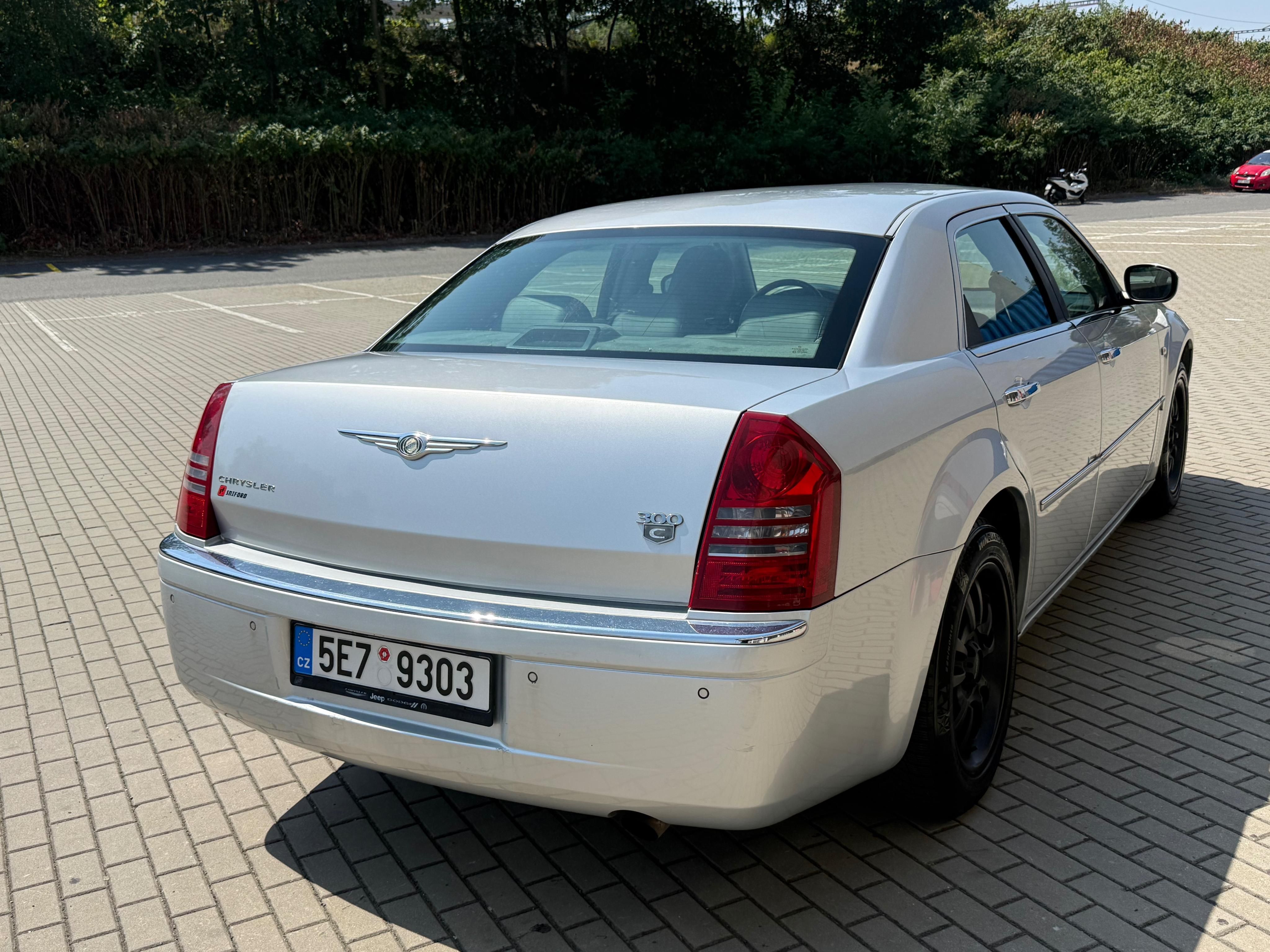 Chrysler 300C, 3.5i V6, 183kw Automat - fotka 5