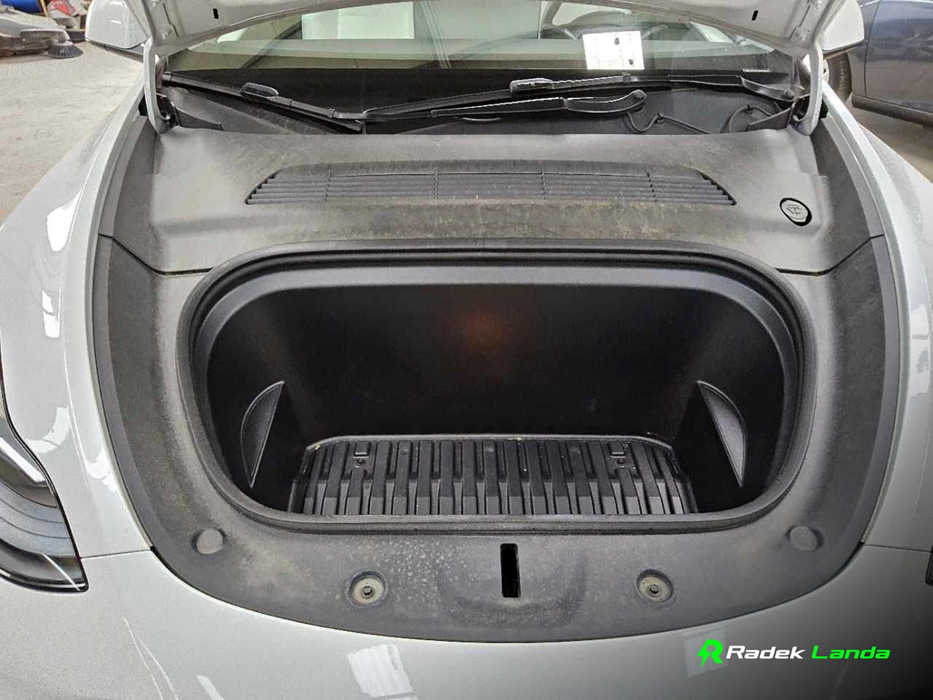 Tesla Model Y, Standard Range RWD, LFP - fotka 5
