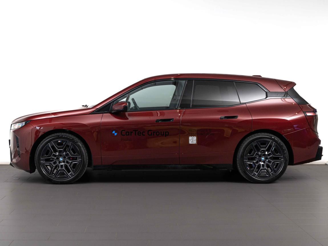 BMW iX, xDrive45 - fotka 2