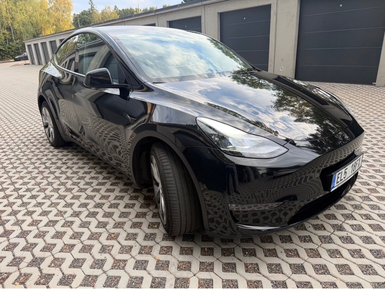 Tesla Model Y, Long Range, tažné, DPH - fotka 4
