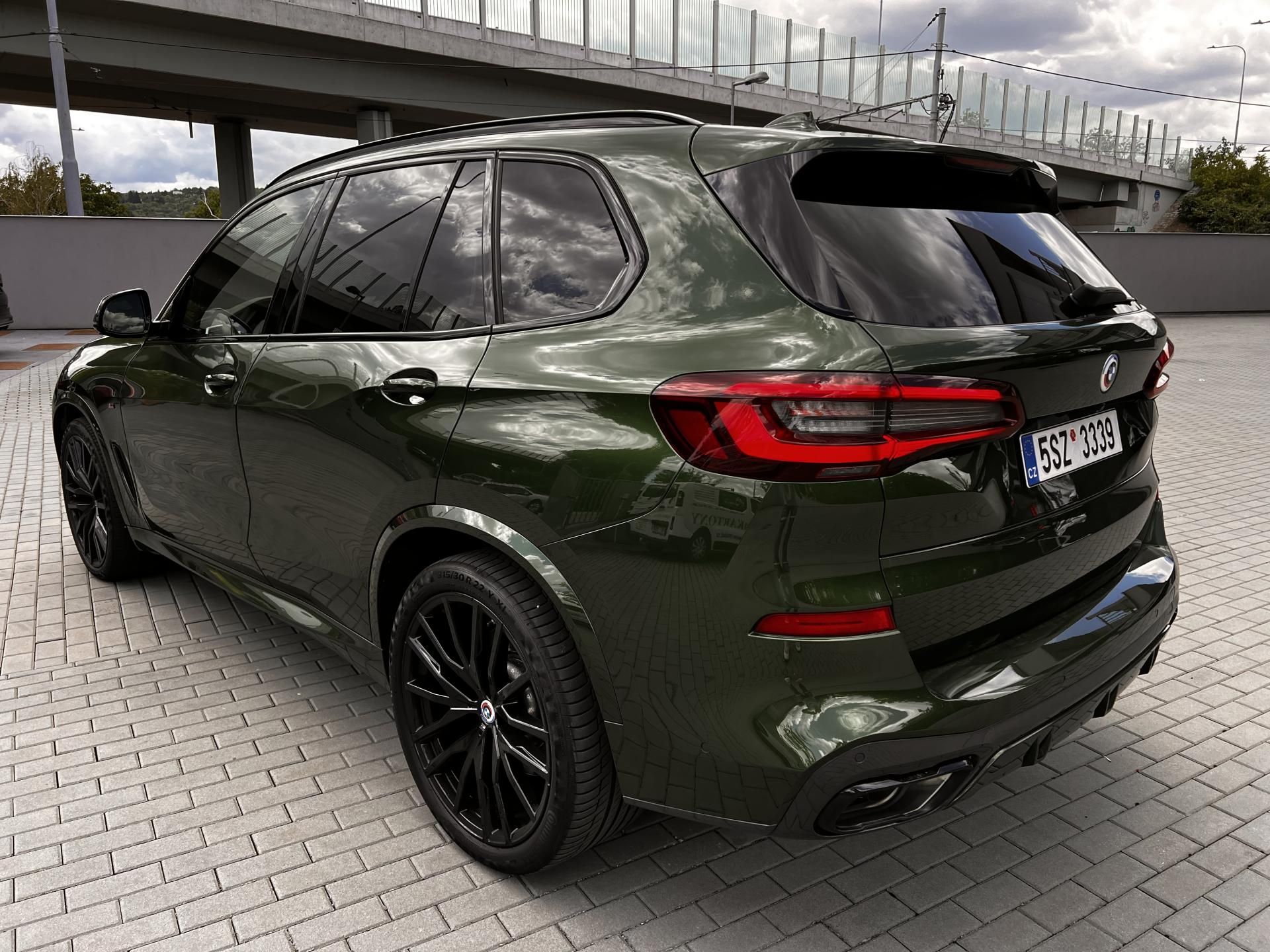 BMW X5, M50i Individual VZDUCH - fotka 5