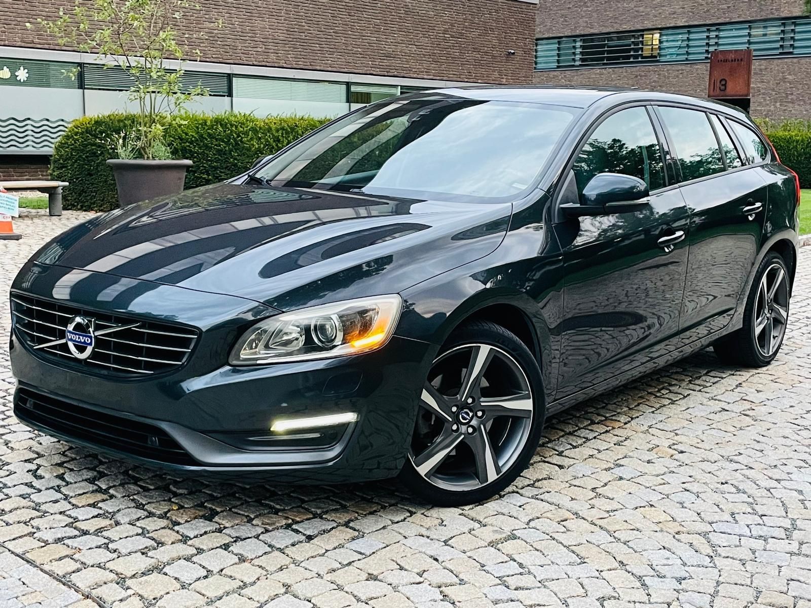 Volvo V60, 2.0D3 5V AUT VÝHŘEV SERVISKA - fotka 3