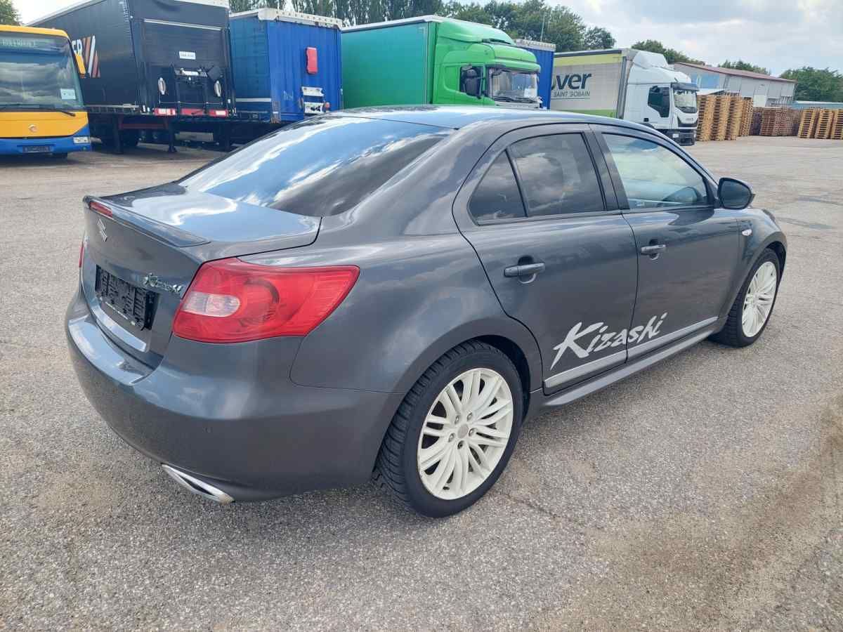 Suzuki Kizashi, 2.4 4WD - fotka 4