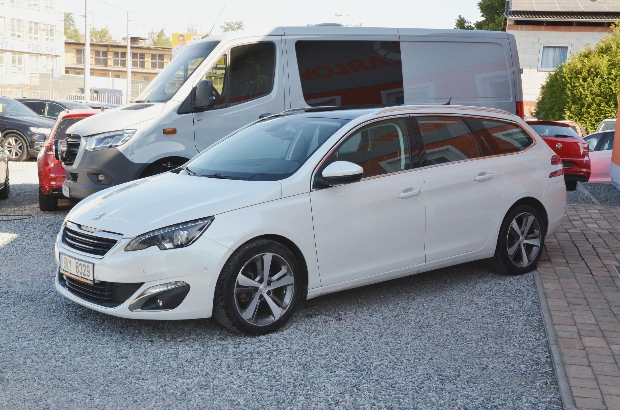Peugeot 308, SW 1.2 96kW Allure / AUTOMAT - fotka 3