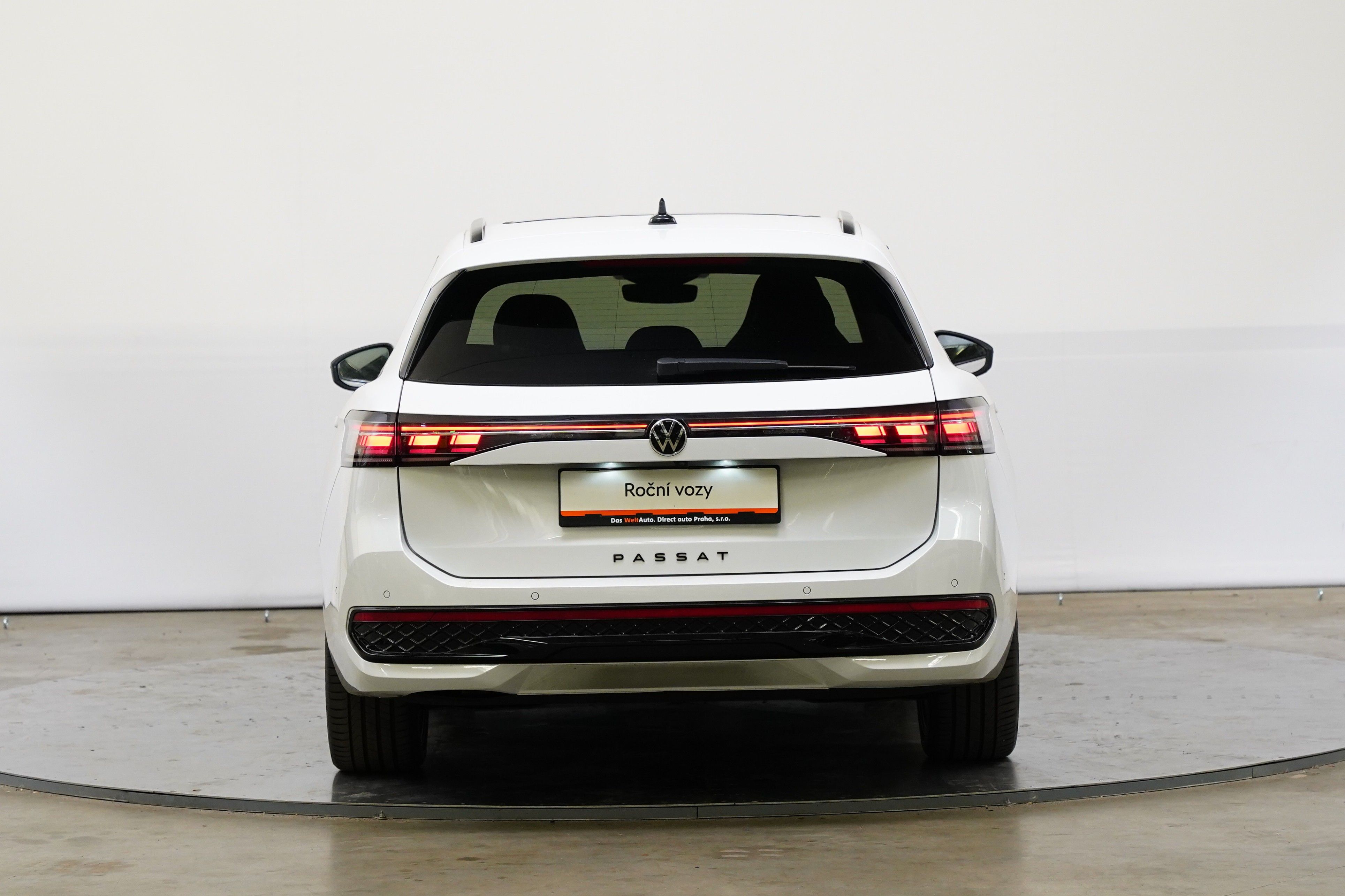 Volkswagen Passat, 2.0 TDI 110 kW DSG R-Line - fotka 6