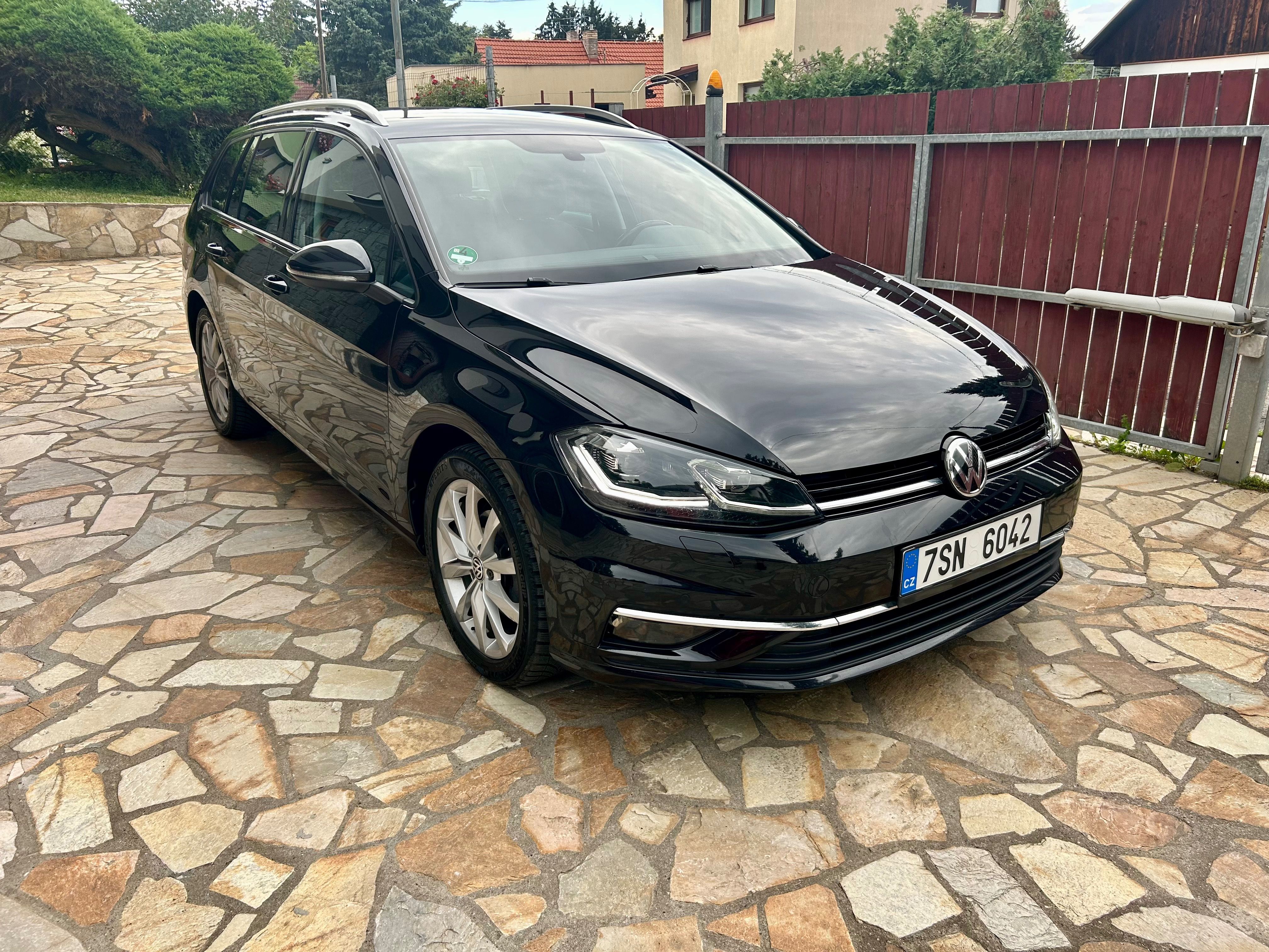 Volkswagen Golf, 1.6 TDI 85KW DSG HIGHLINE LED - fotka 3