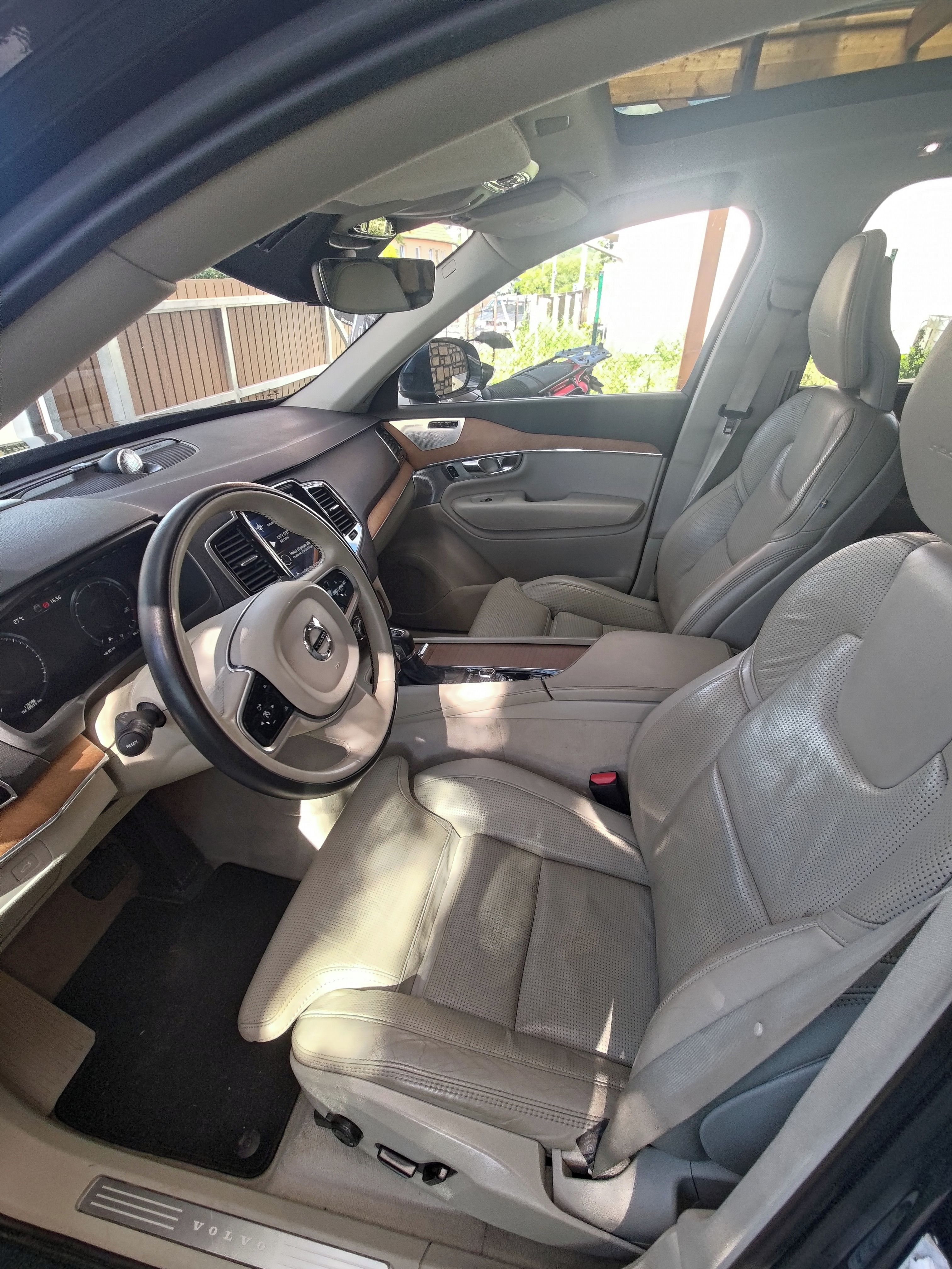 Volvo XC90, 2.0 D5 173kW Inscription 7míst - fotka 6