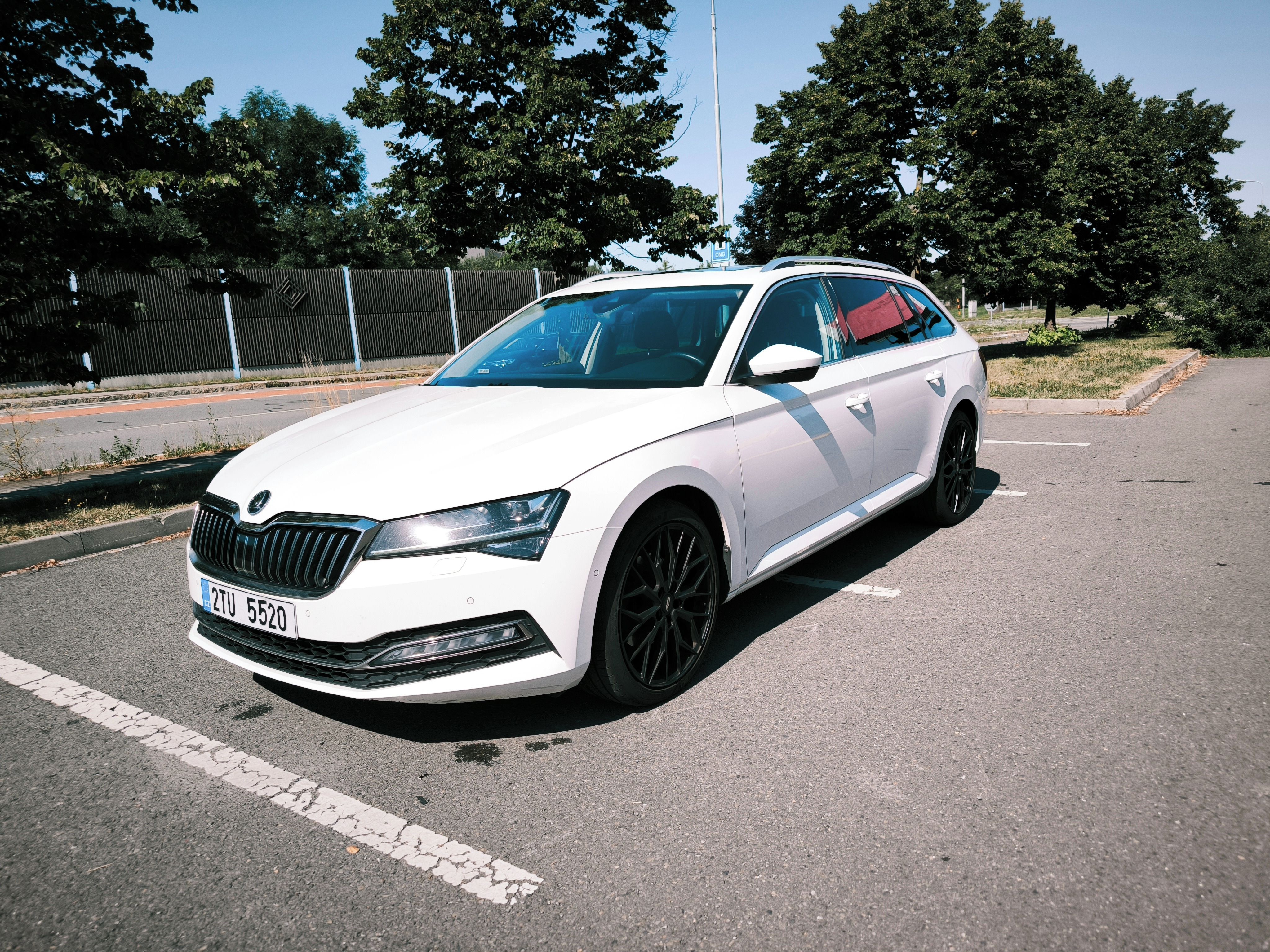 Škoda Superb, 2.0TDI 140kw, Webasto+Panorama