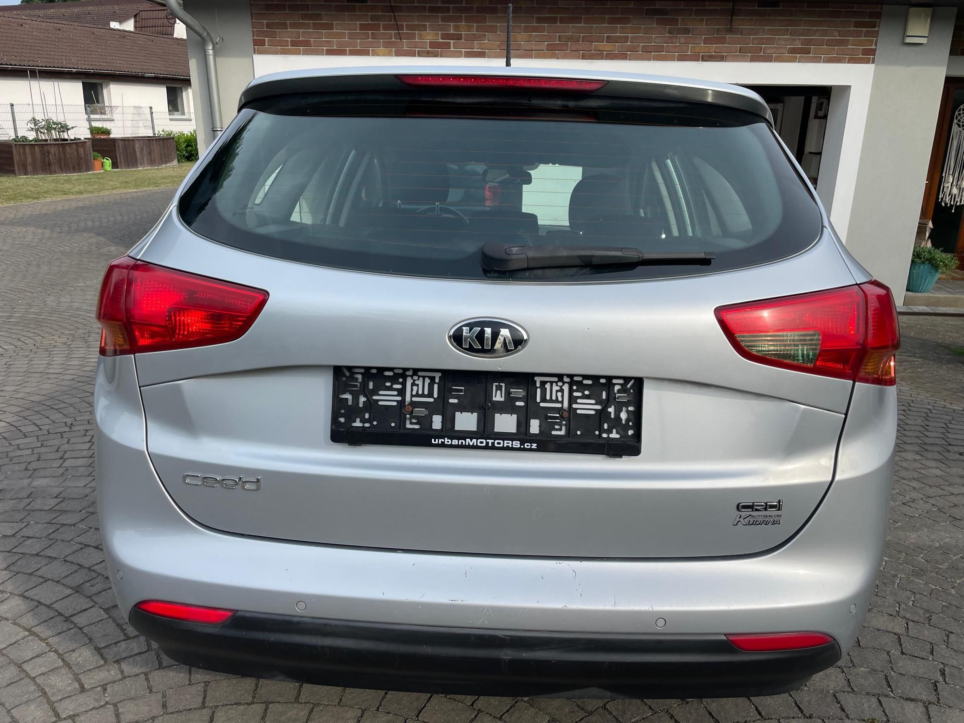 Kia Cee´d, 1,6 CRDi 100kW AUTOMAT - fotka 6