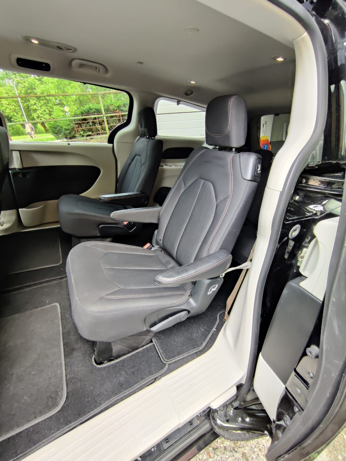 Chrysler Pacifica, 3,6 V6 r.v. 2018 - servisováno - fotka 5