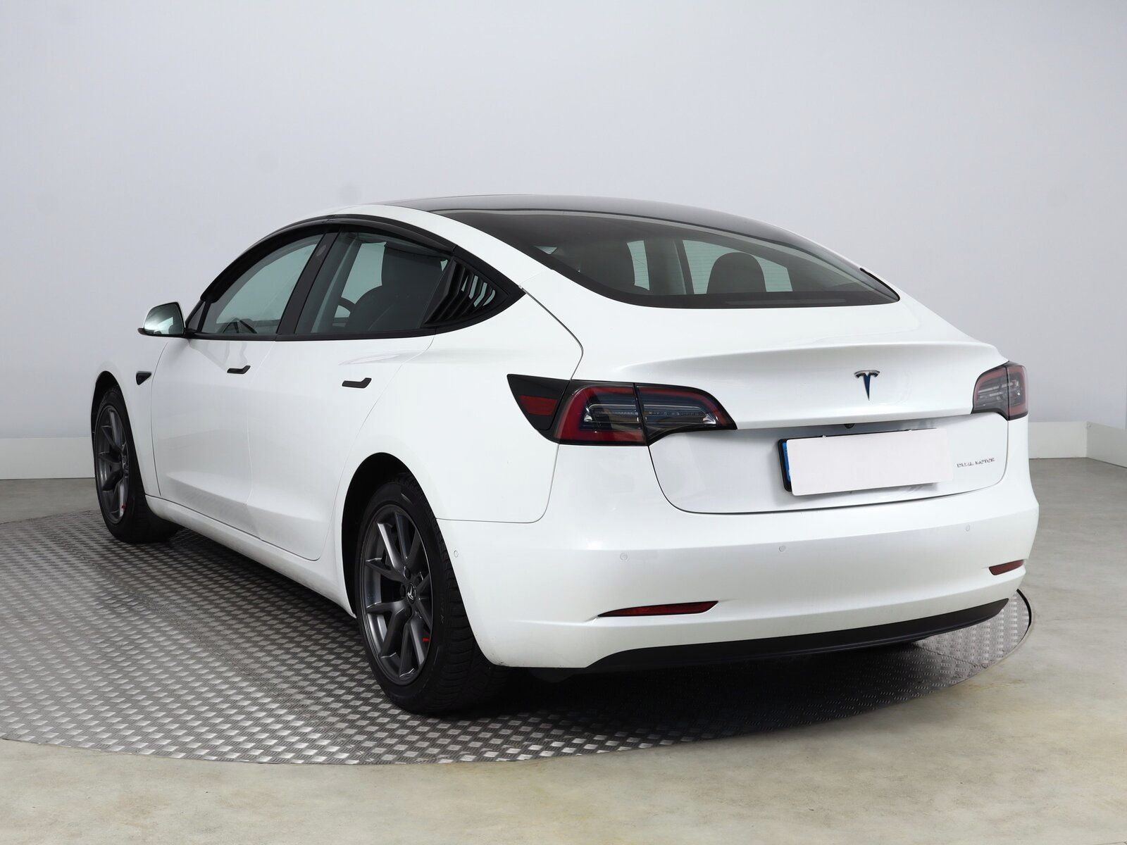 Tesla Model 3, Long Range 4WD 74kWh, SoH 90% - fotka 4