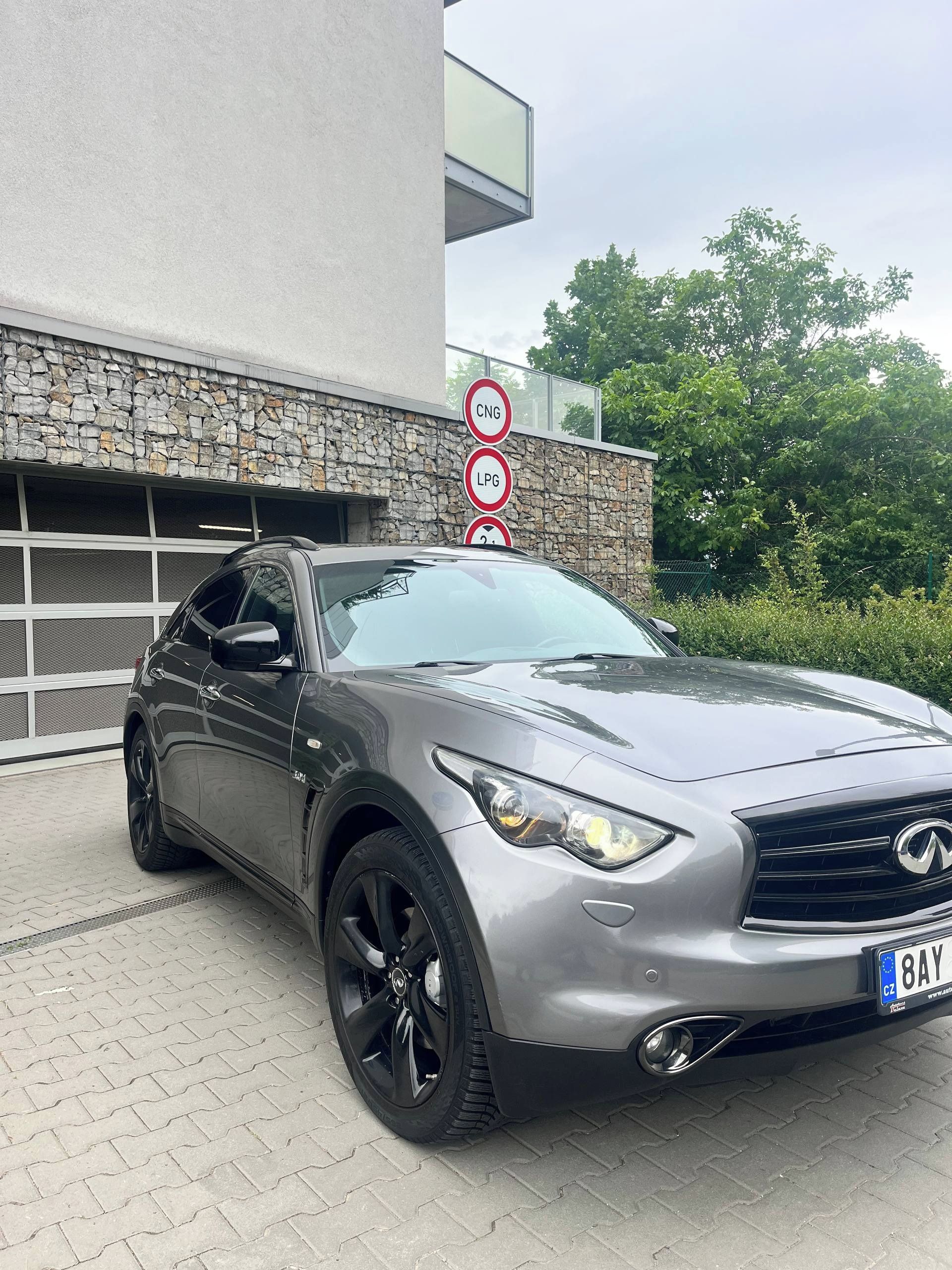 Infiniti QX70, Infiniti QX70 3.0d AWD Premium - fotka 3