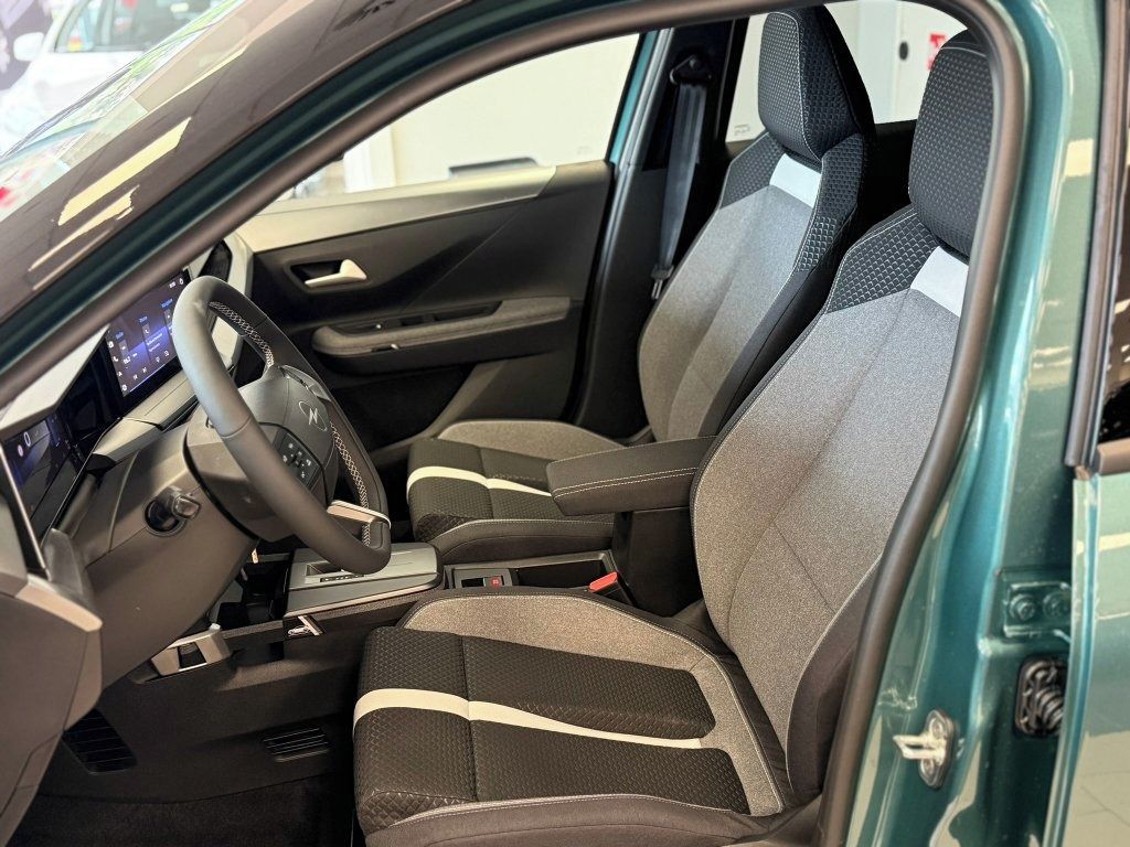 Opel Frontera, GS Hybrid 107 kW eDCT6 - fotka 6