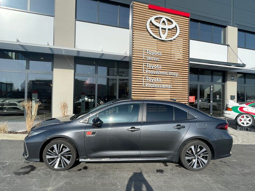 Toyota Corolla, 1.8 Hybrid Style - fotka 4