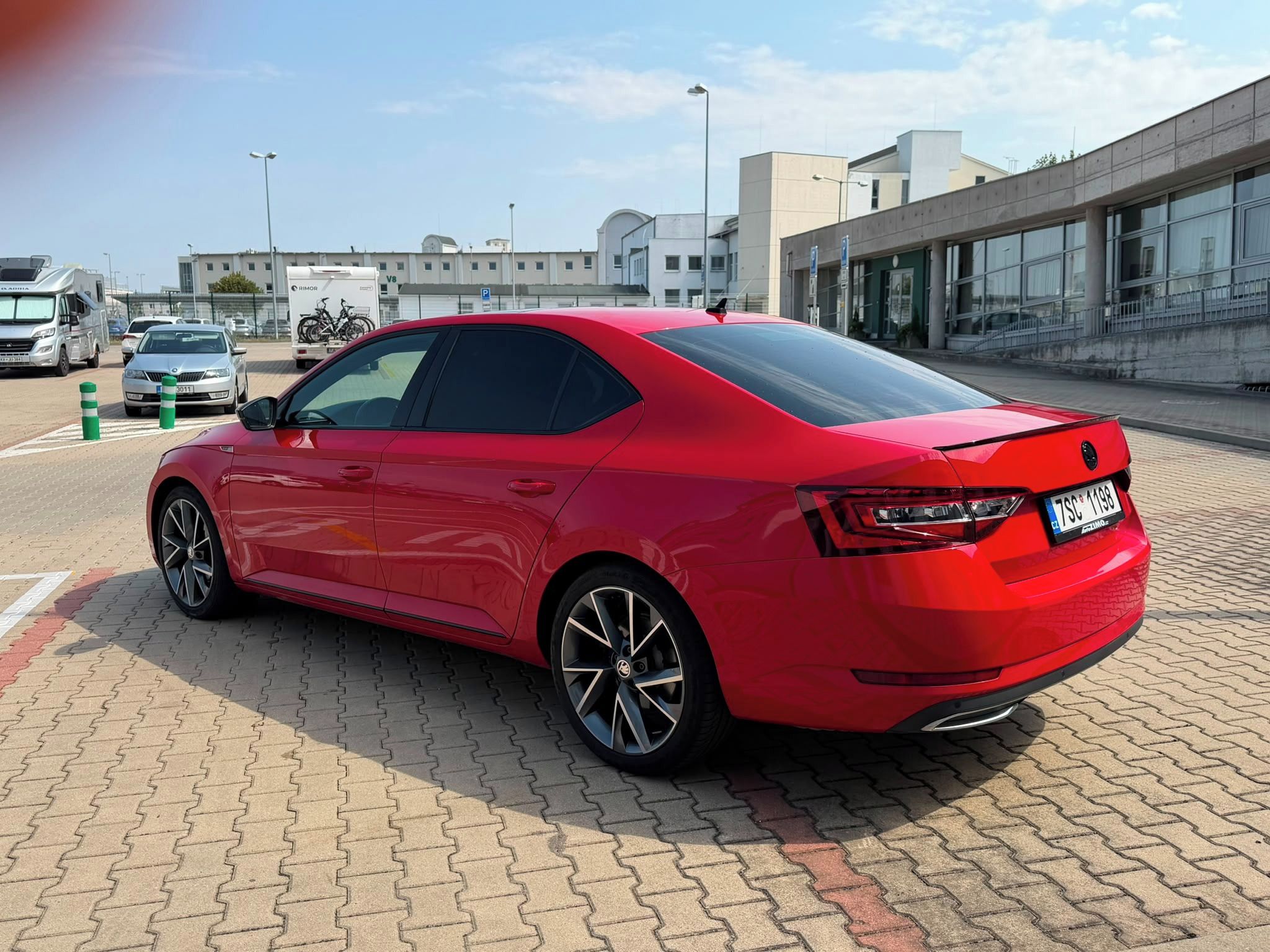 Škoda Superb, 2.0 TDI DSG 4X4 SPORTLINE,ALU - fotka 4