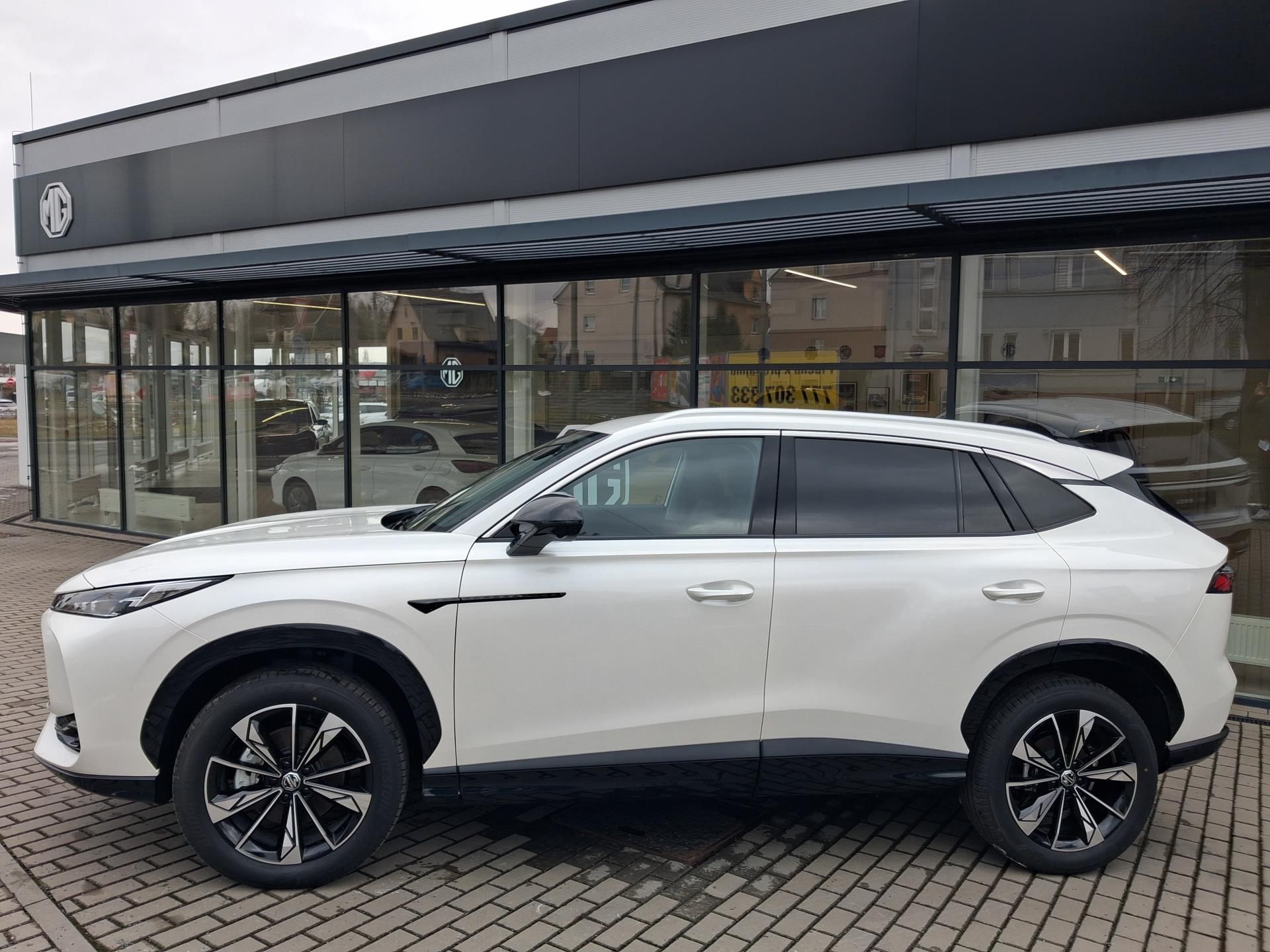 MG HS, EXCLUSIVE 1.5TGI 125kW 7DCT - fotka 2