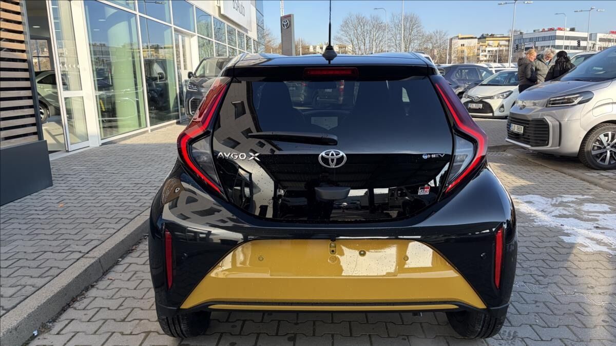 Toyota Aygo, 1,5   1.5 hybrid GR Sport 85 - fotka 4