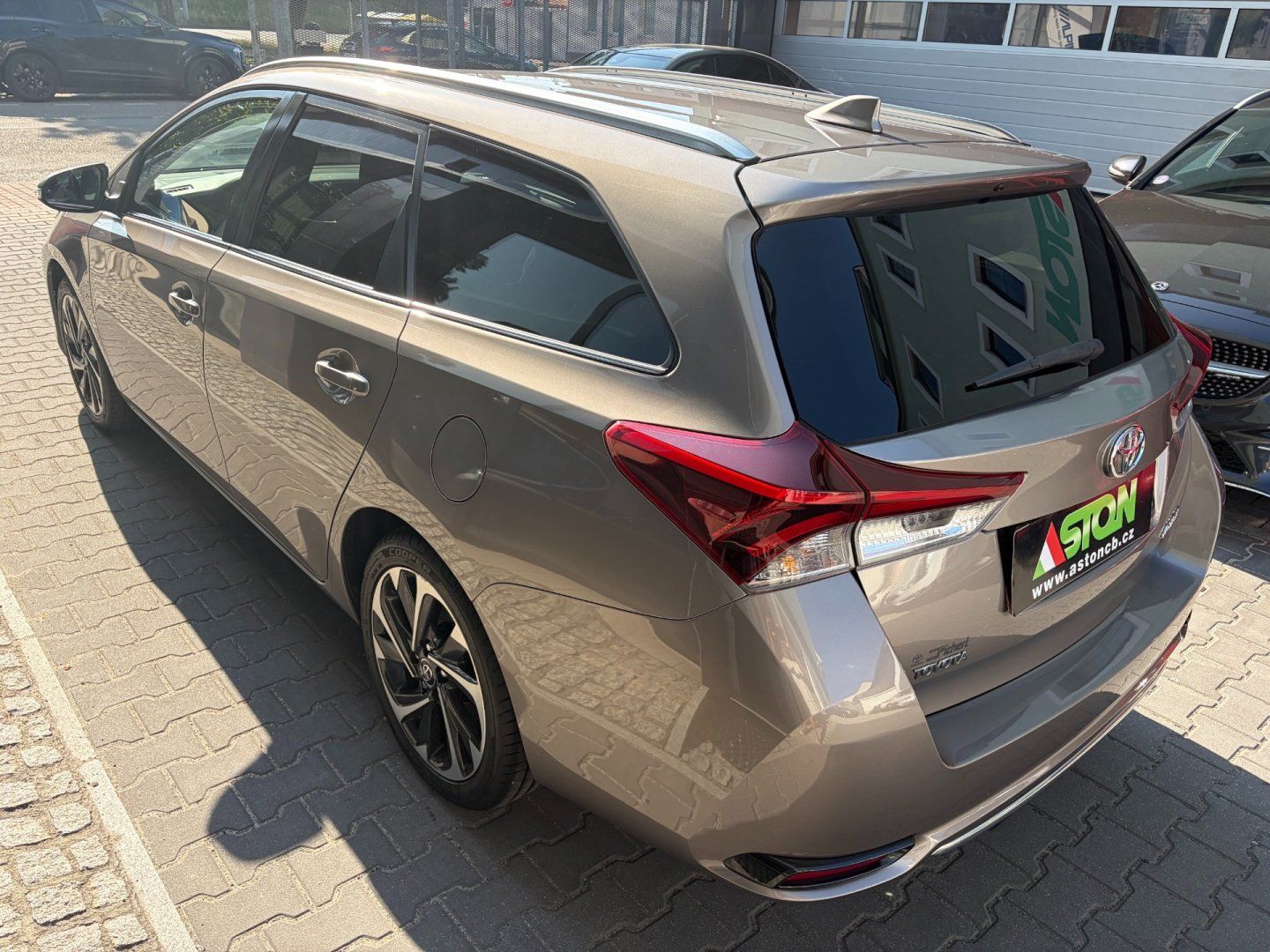 Toyota Auris, 1,2D4-T85kW,1maj,servis,2xkola - fotka 4