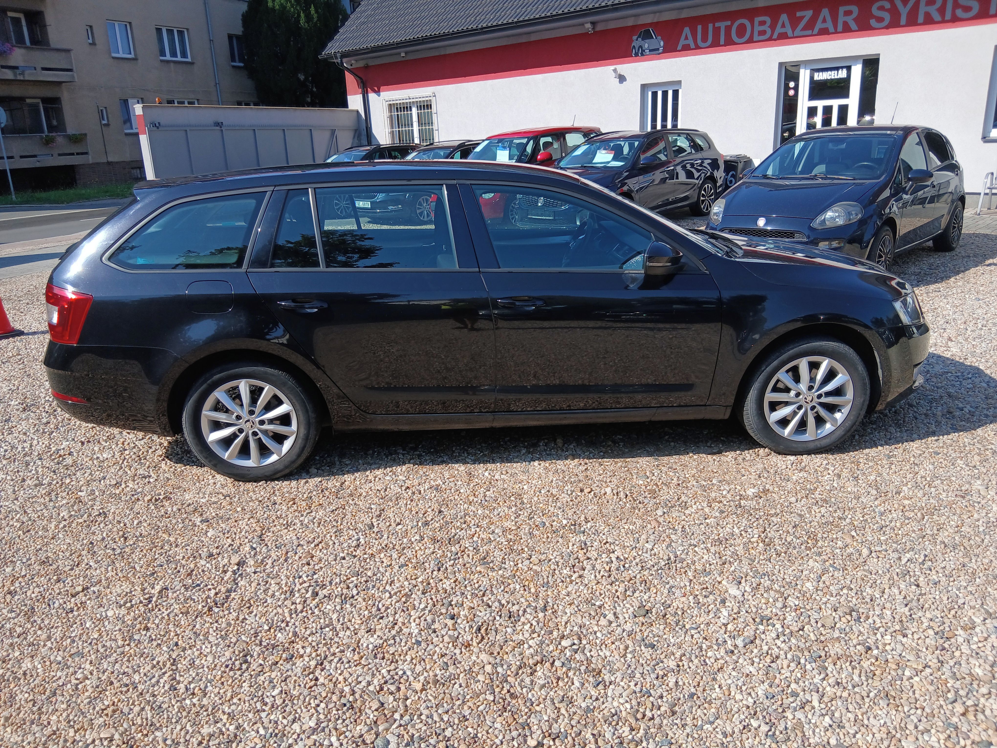 Škoda Octavia, 1.6TDi 77KW Kombi, ČR, S.Kniha - fotka 4