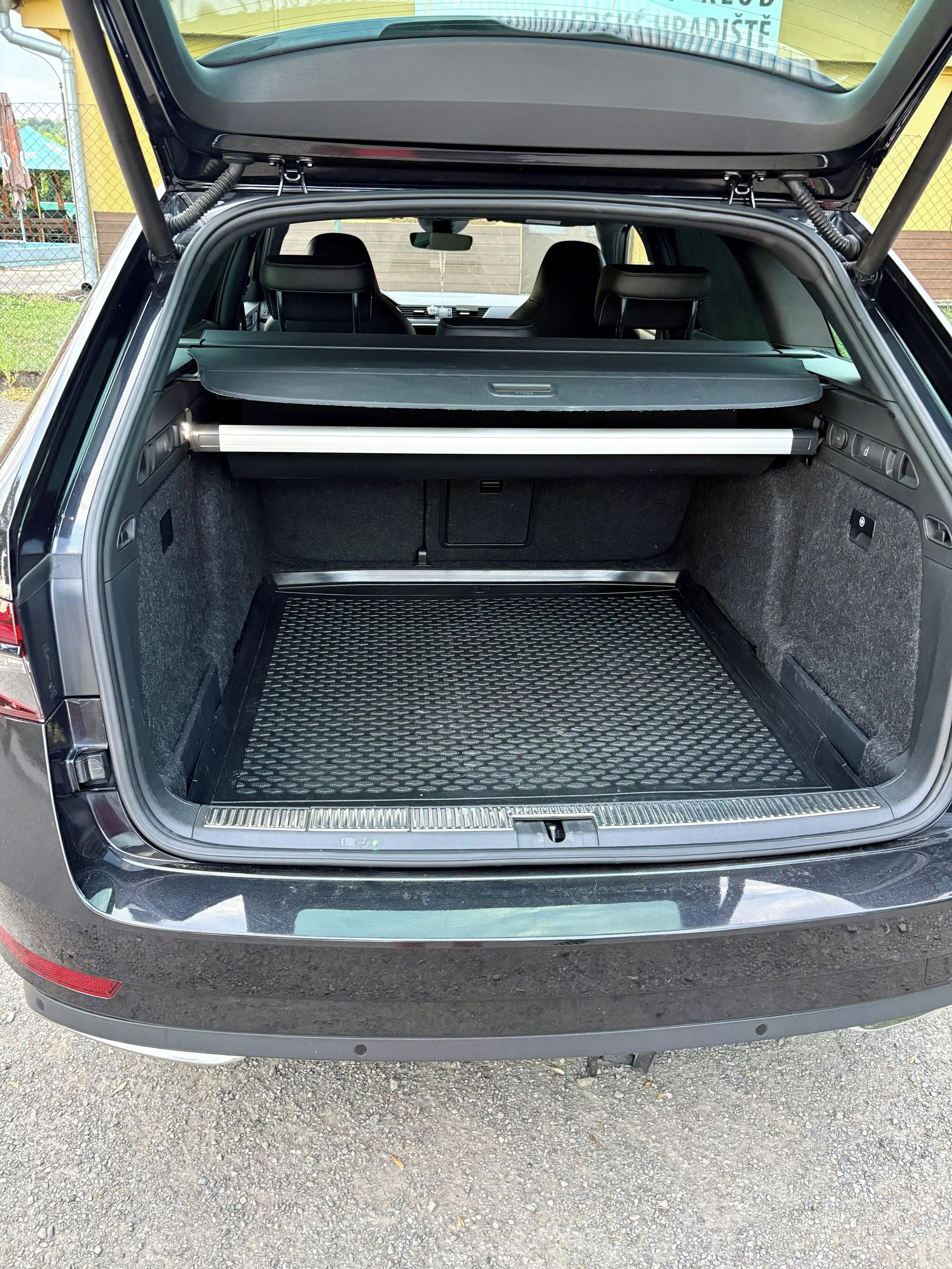 Škoda Superb, Škoda SUPERB III SPORTLINE 2.0 - fotka 4
