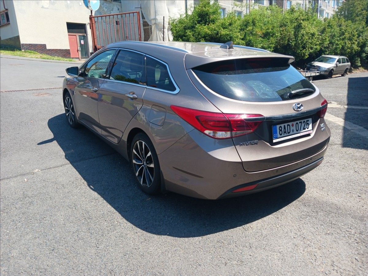 Hyundai i40, 1,6 CRDI KOMBI DCT - fotka 3