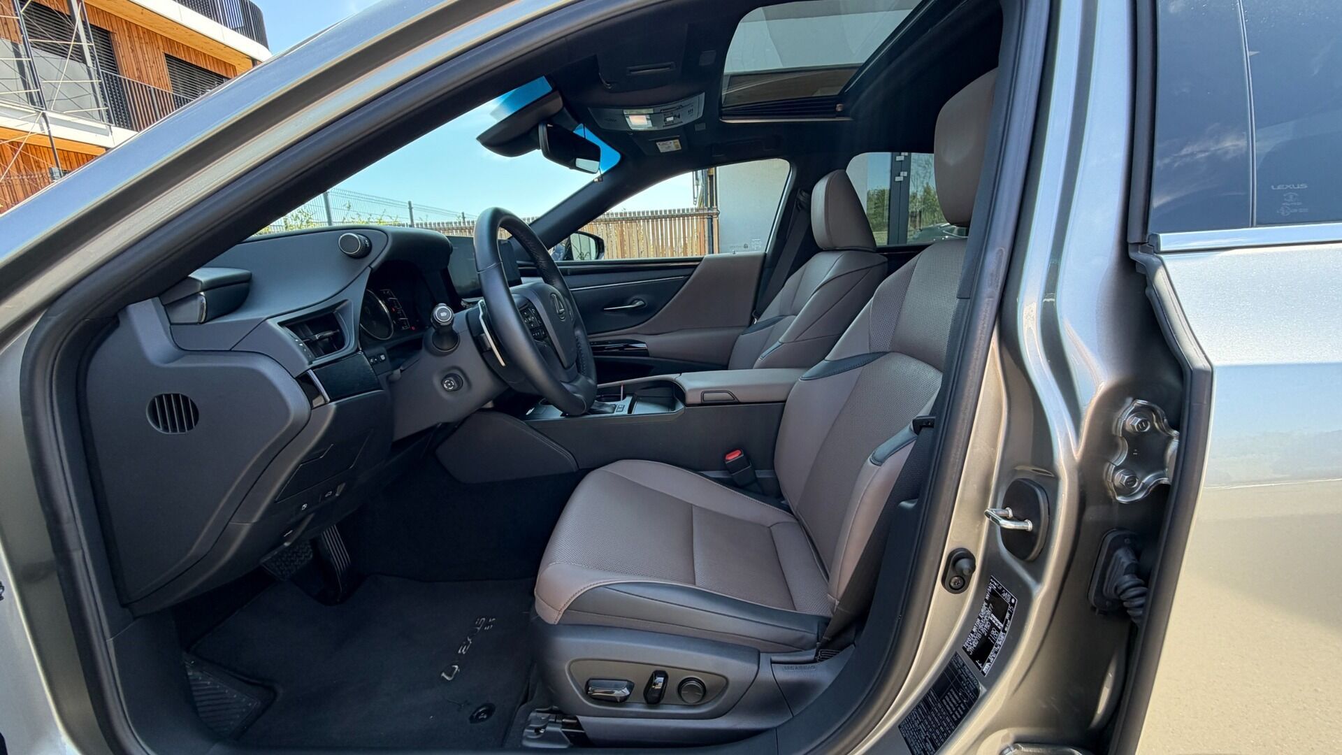 Lexus ES 300h, 300H 2,5 HEV LIMITED EDITION - fotka 6
