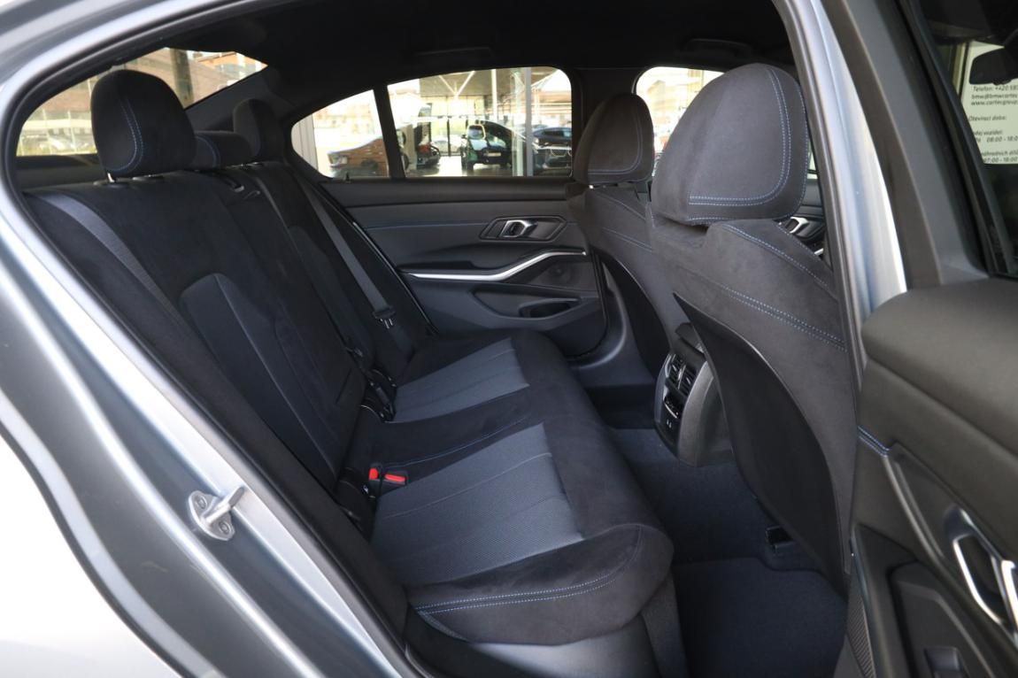 BMW Řada 3, 320d xDrive Sedan - fotka 6