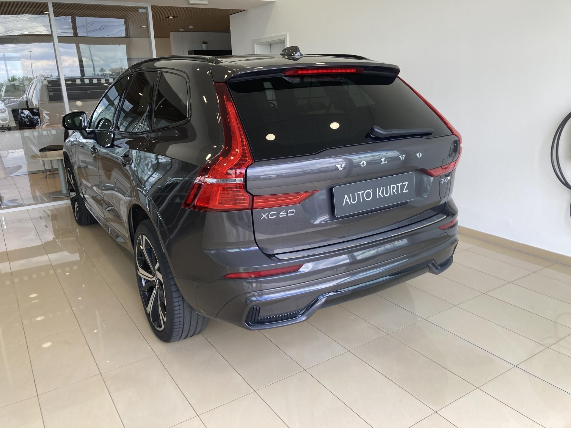 Volvo XC60, T6 eAWD Recharge Plus Dark AT8 - fotka 6