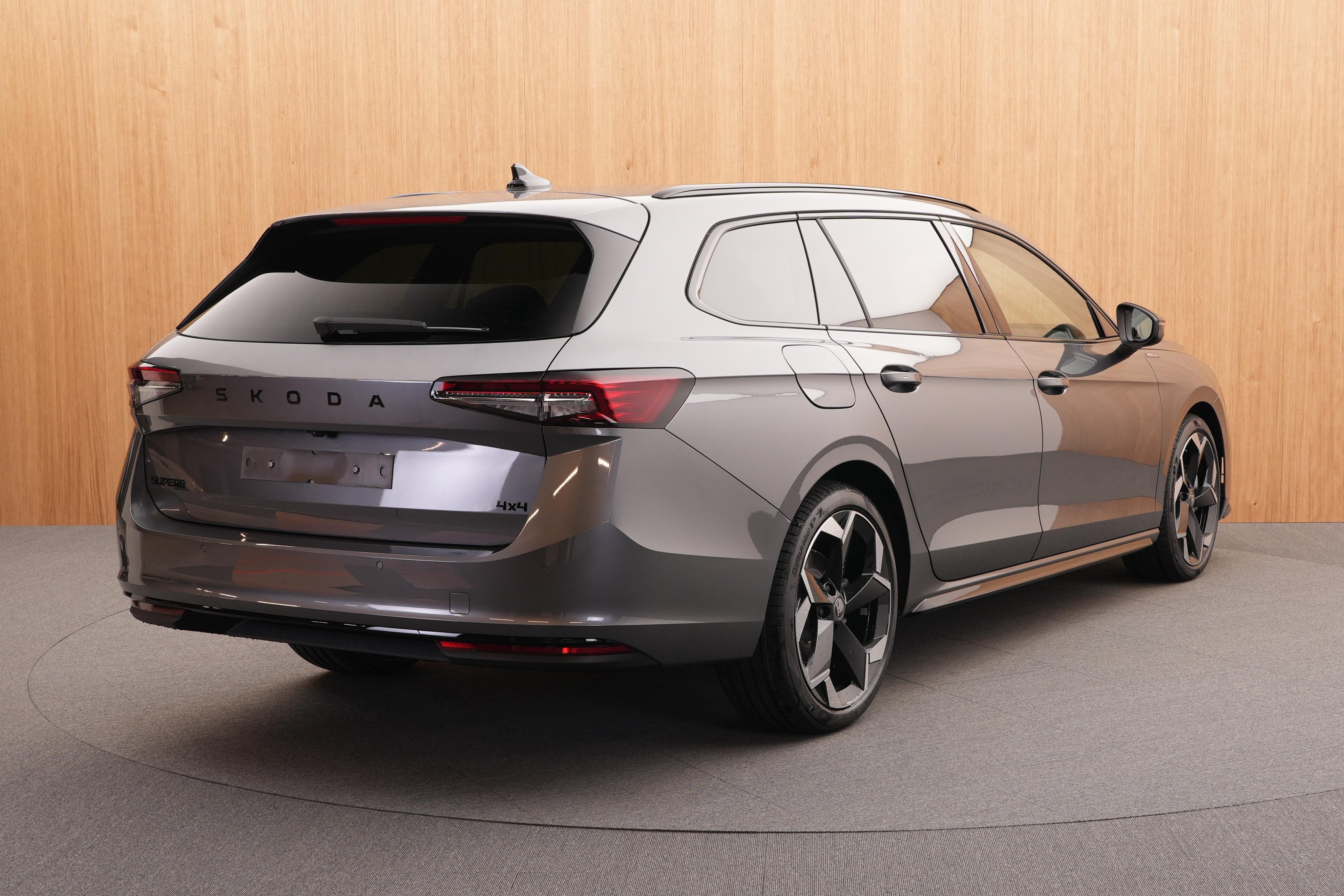 Škoda Superb, Sportline 2.0 TDI 4x4 DSG - fotka 4