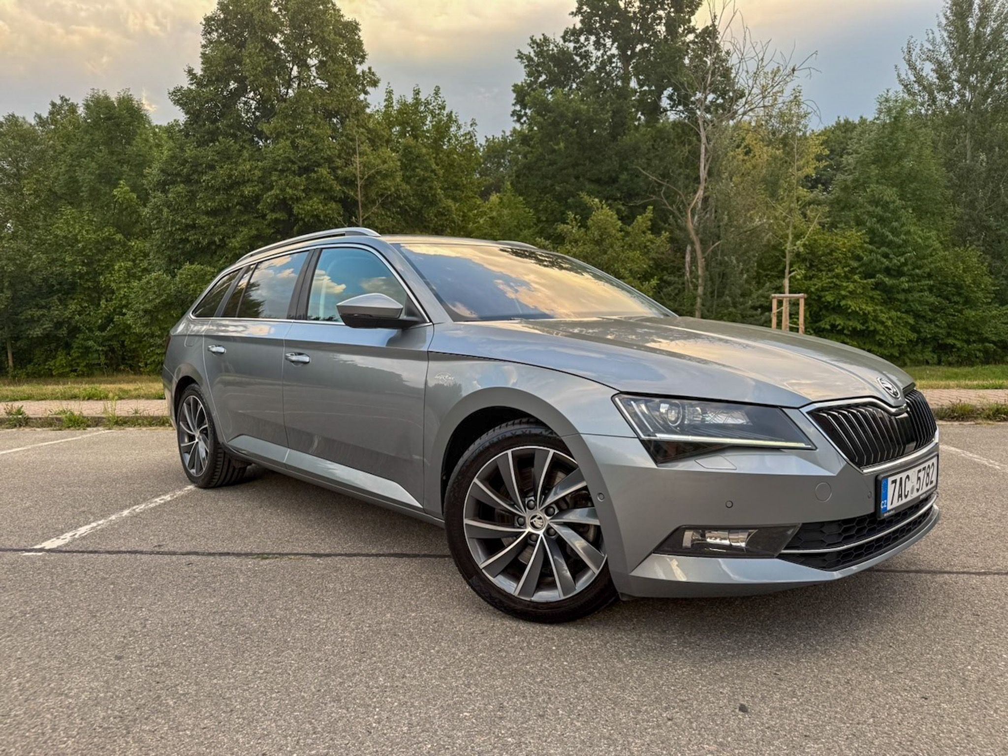 Škoda Superb, 2.0TSI,4x4,L&K,206kw,DCC,tažné - fotka 4
